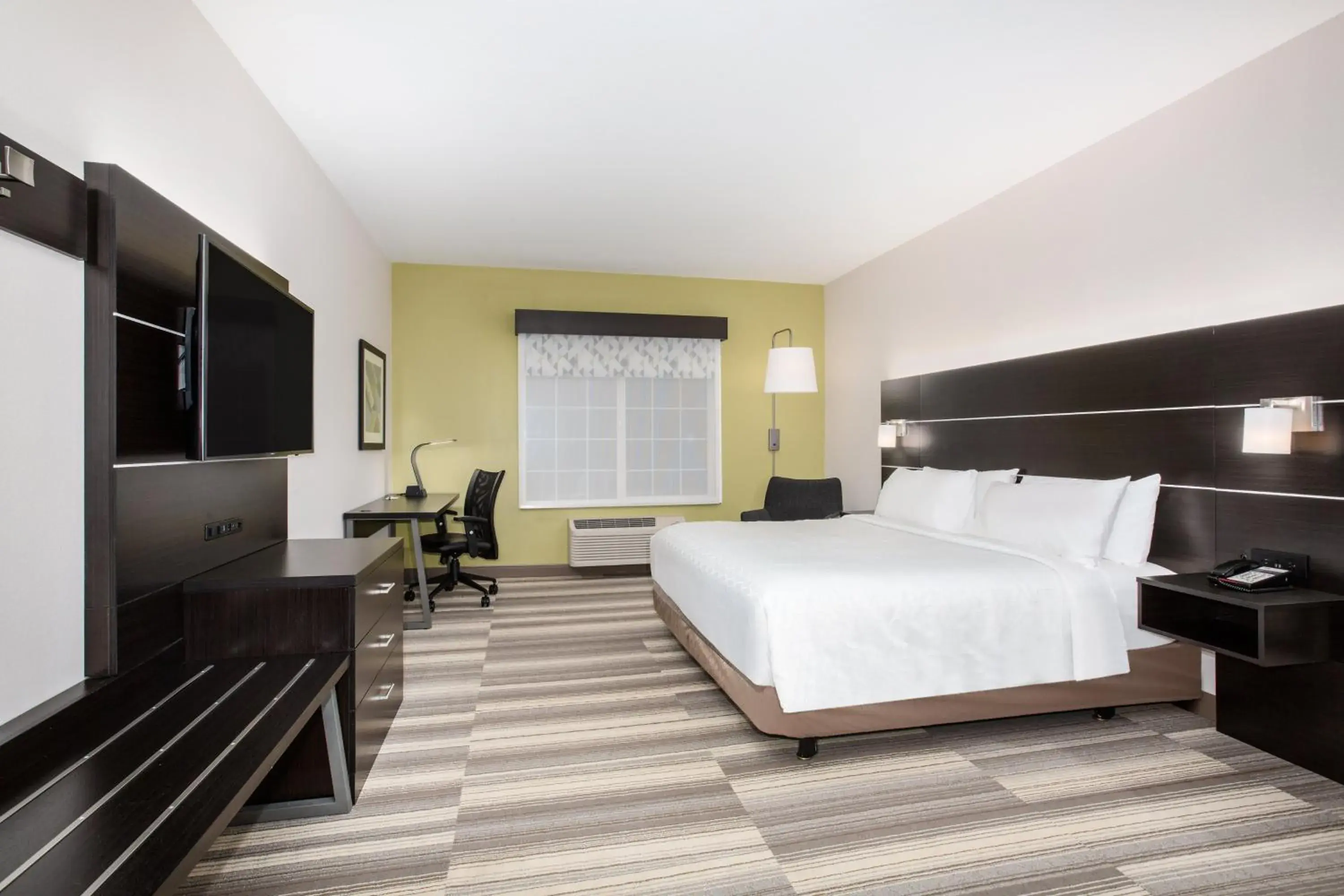 Photo of the whole room in Holiday Inn Express & Suites Lincoln City, an IHG Hotel