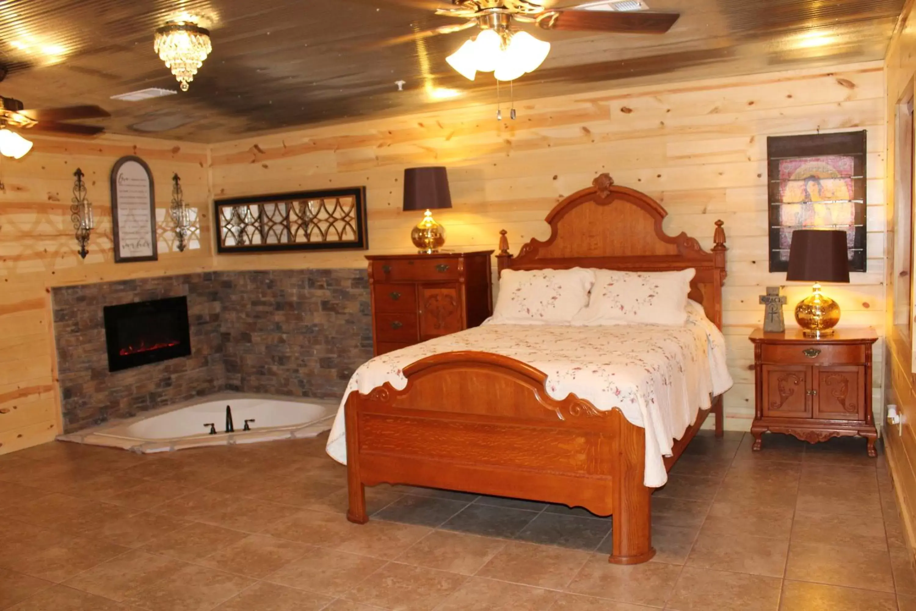 Bed in Samantha's Timber Inn