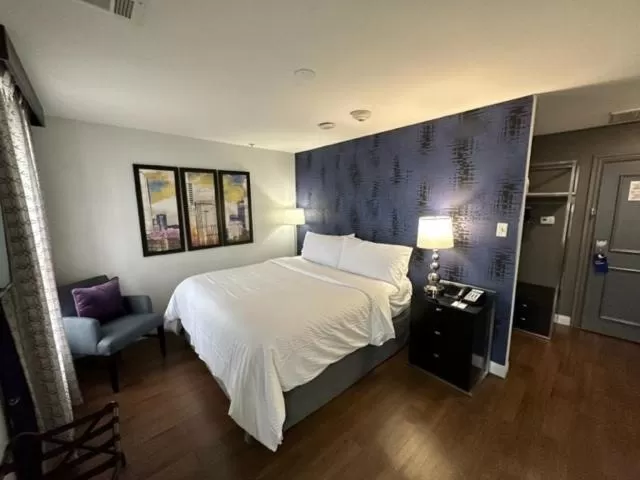 Bed in Holiday Inn Express - Dallas Downtown by IHG