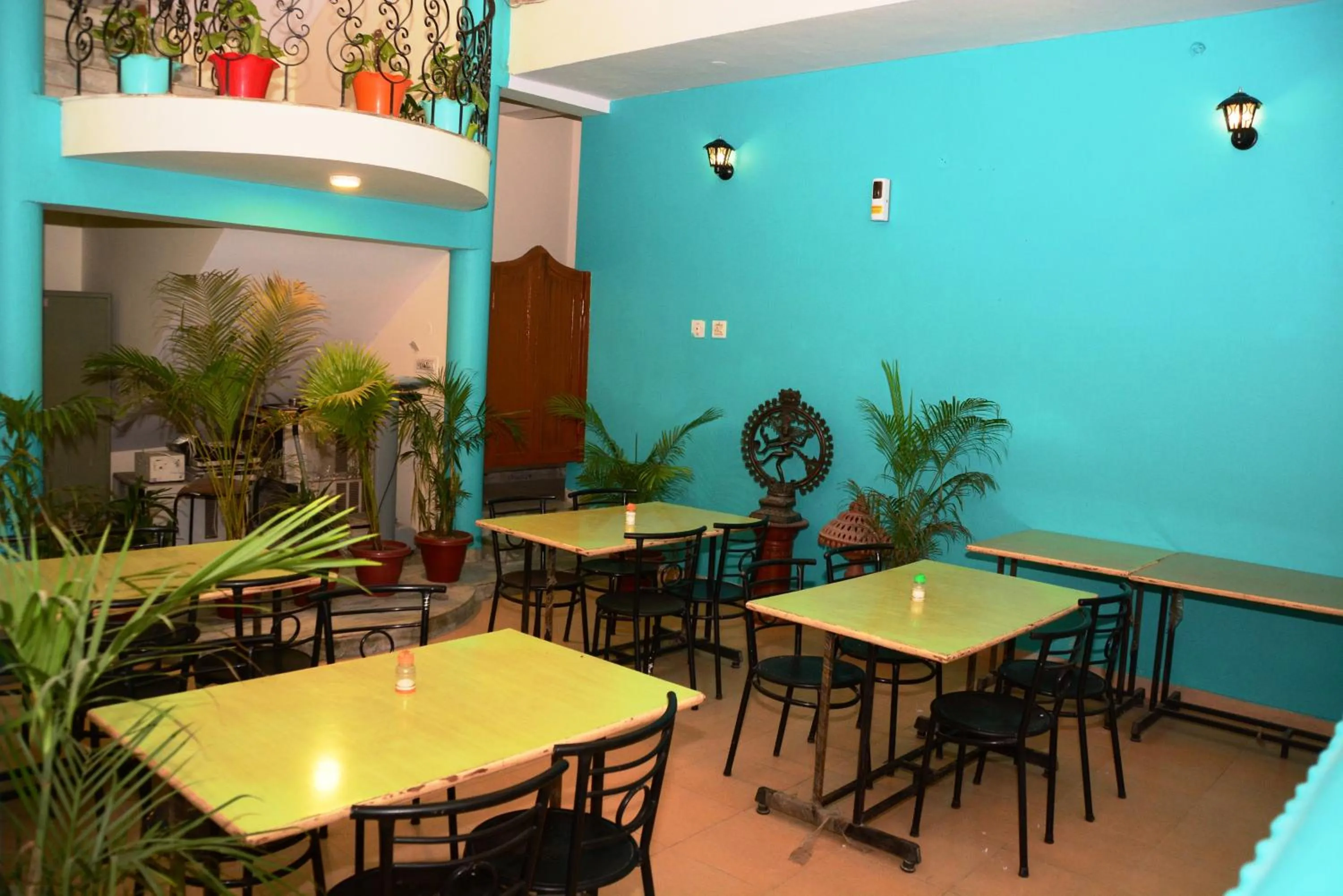 Restaurant/places to eat in Hotel Sugandh Retreat Jaipur