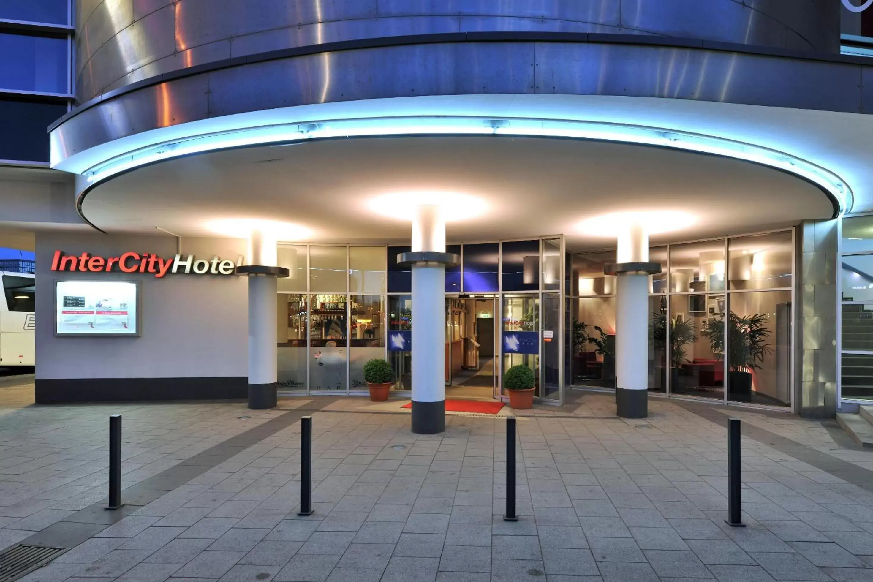 Facade/entrance in IntercityHotel Kiel