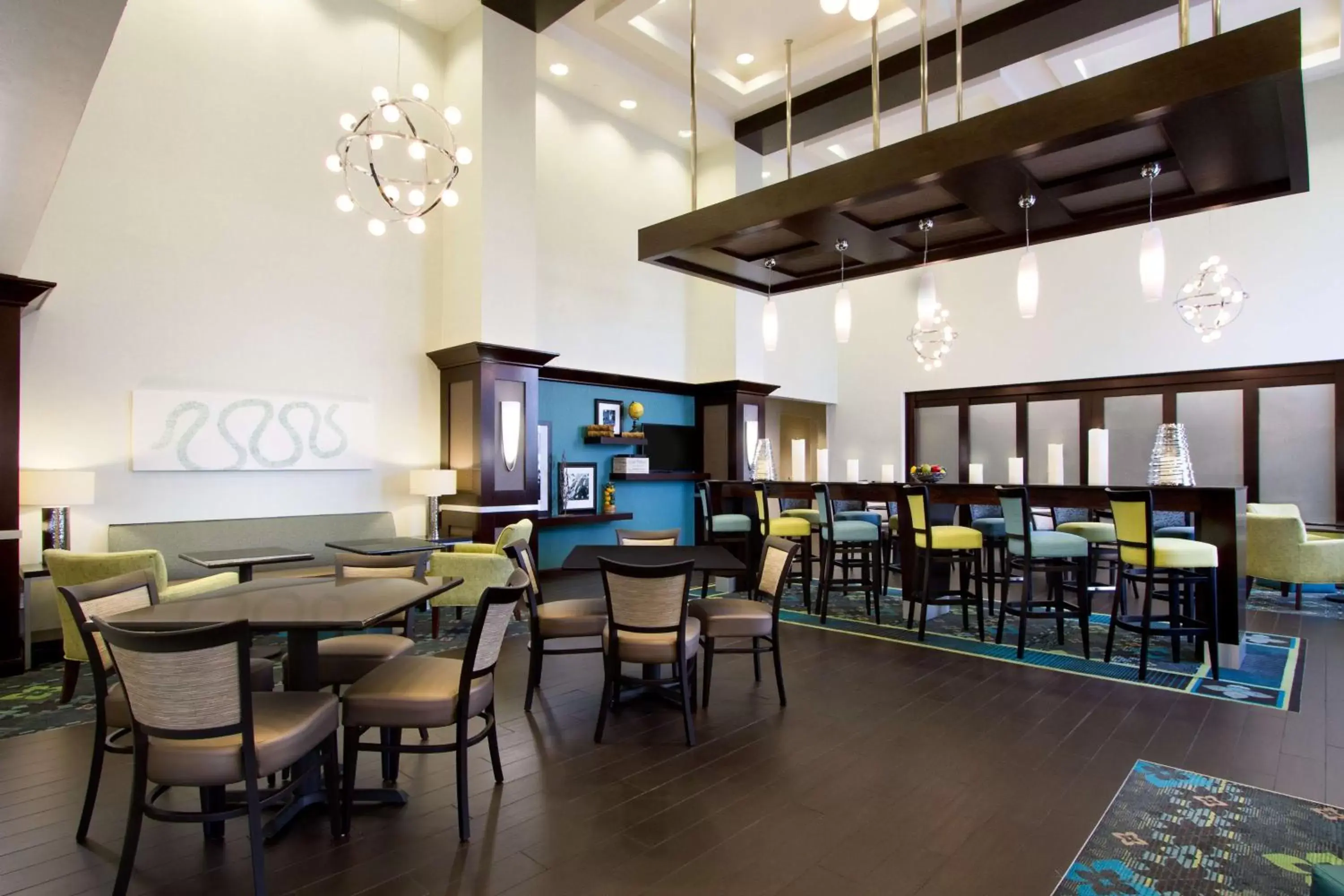 Dining area, Restaurant/Places to Eat in Hampton Inn & Suites York South