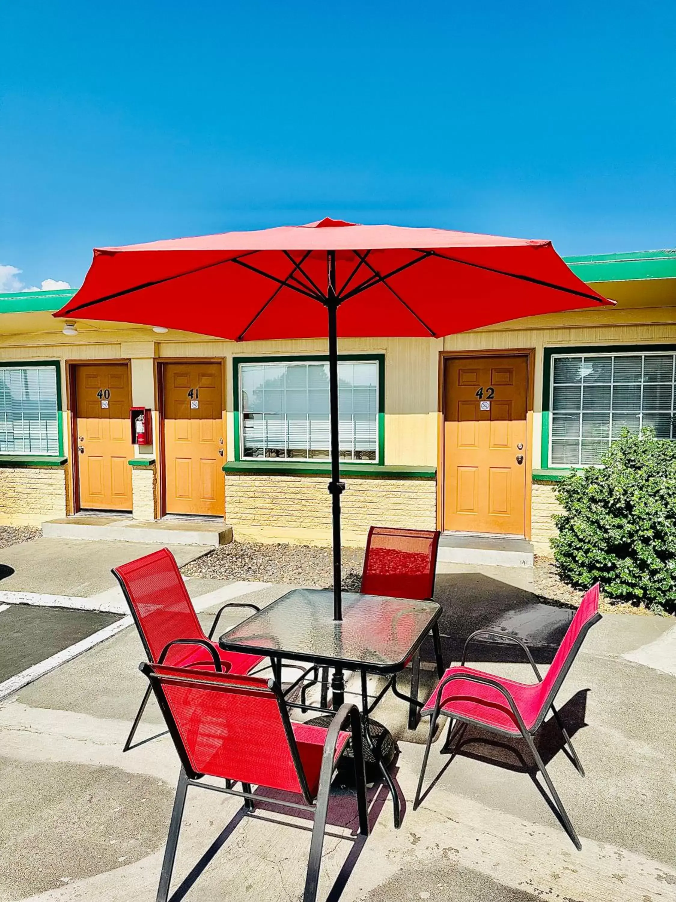 Seating area in Sage N Sand Motel