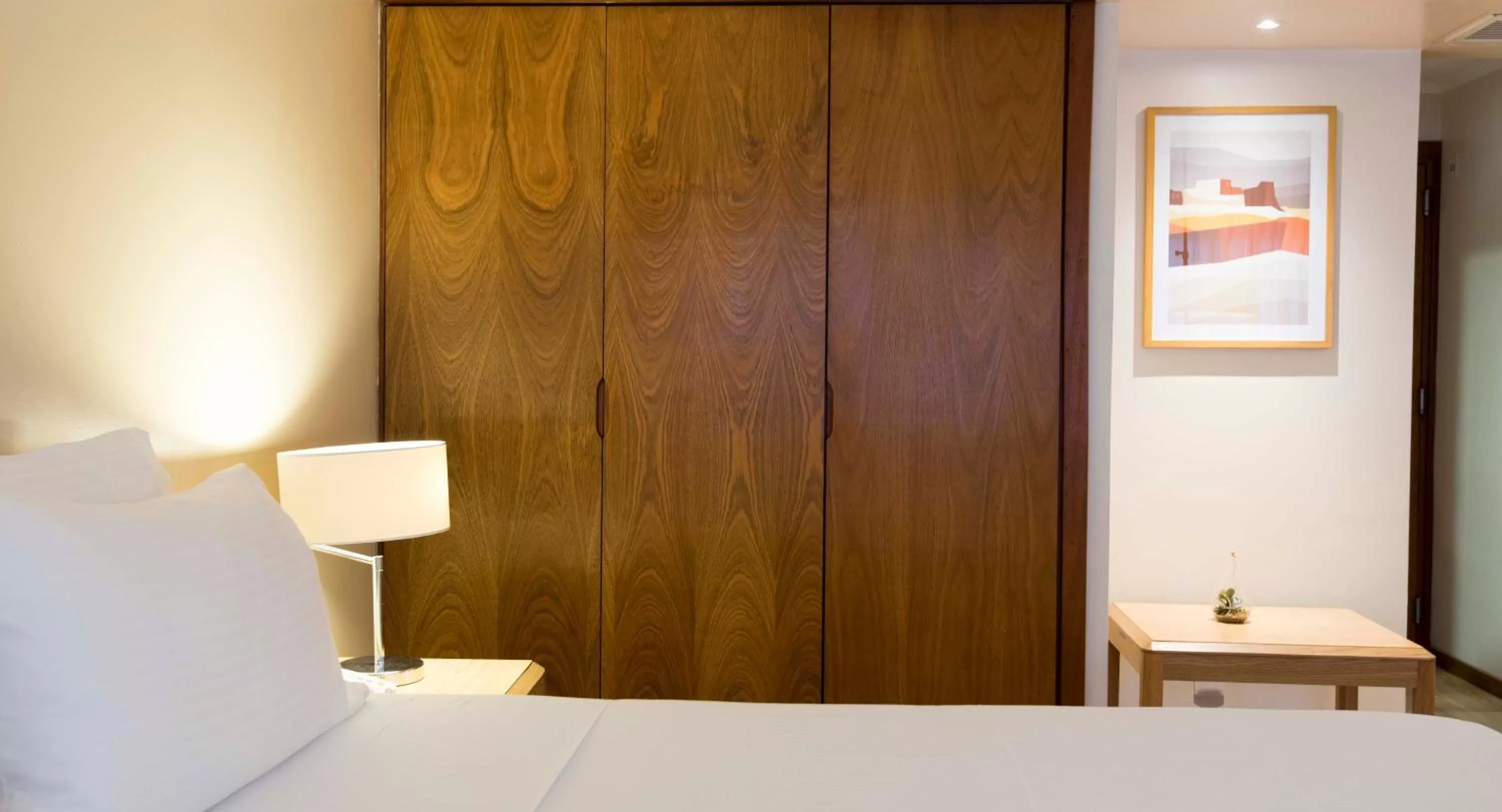 Photo of the whole room, Bed in Holiday Inn Montevideo by IHG