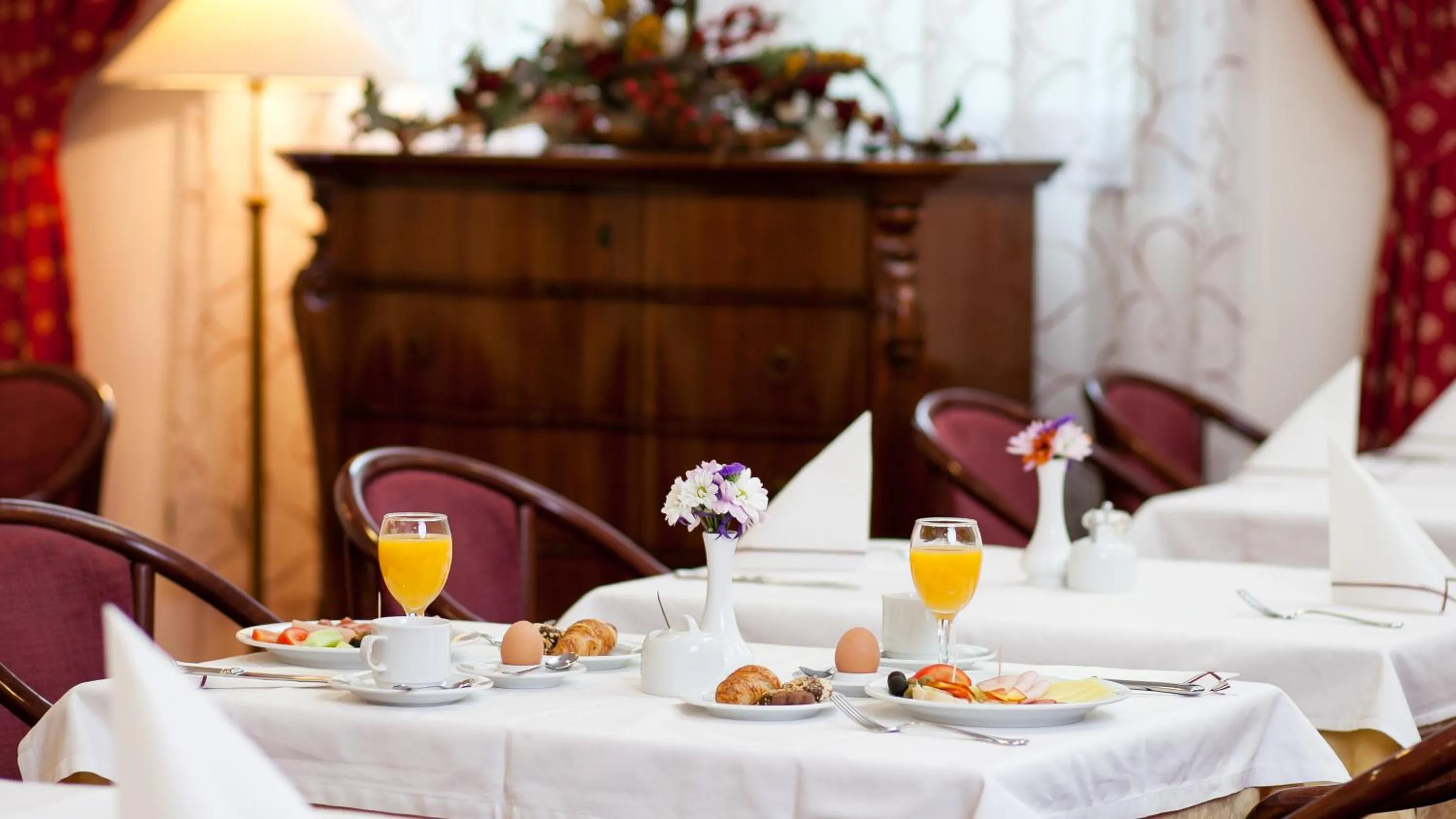 Restaurant/places to eat in Hotel Globo