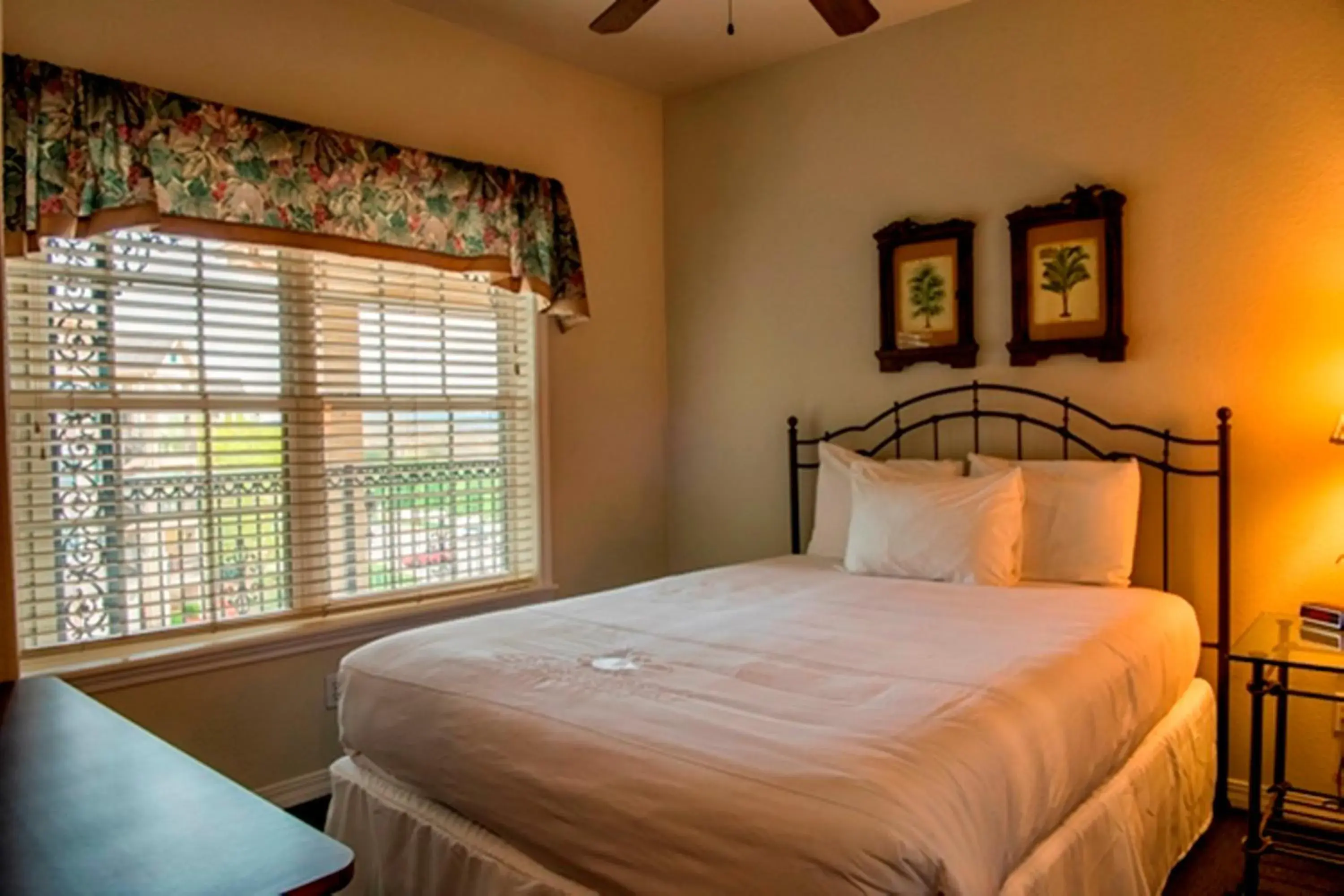 Bedroom, Bed in French Quarter Resort