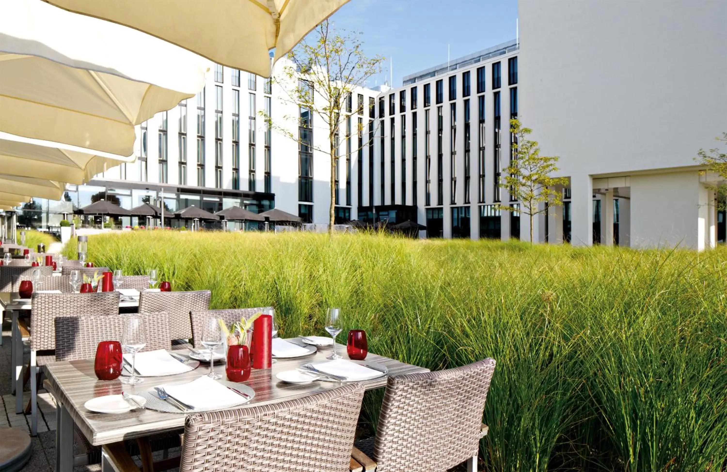 Property building, Restaurant/Places to Eat in Leonardo Royal Hotel Munich