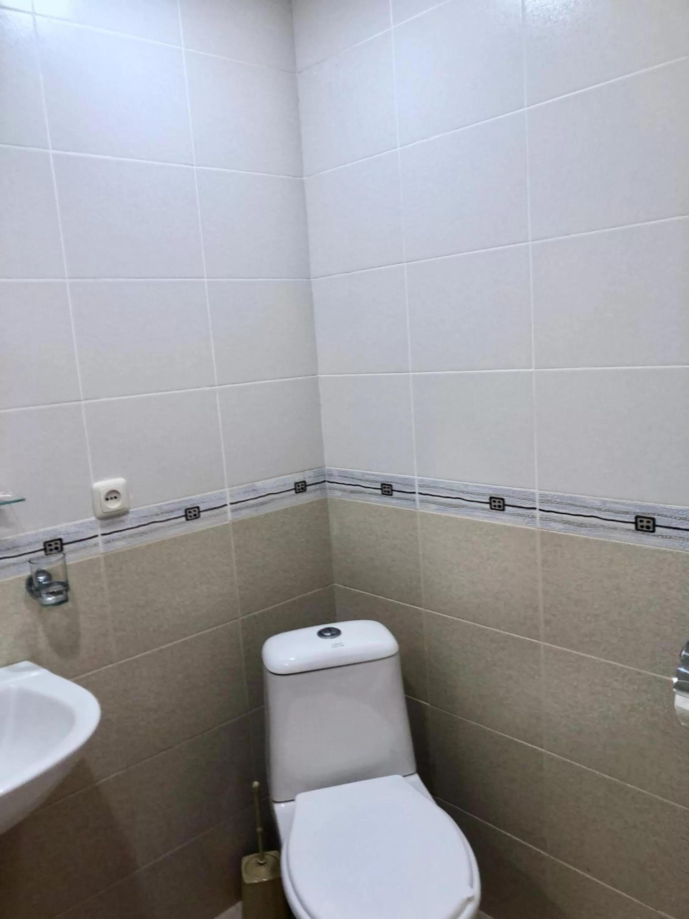 Toilet in Dil Hill by Sam