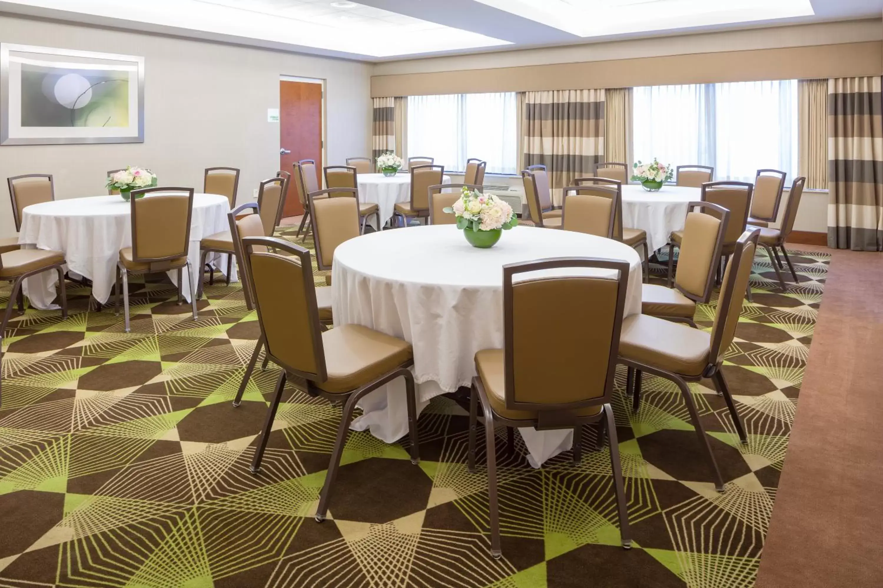 Meeting/conference room, Restaurant/Places to Eat in Holiday Inn Manchester Airport, an IHG Hotel