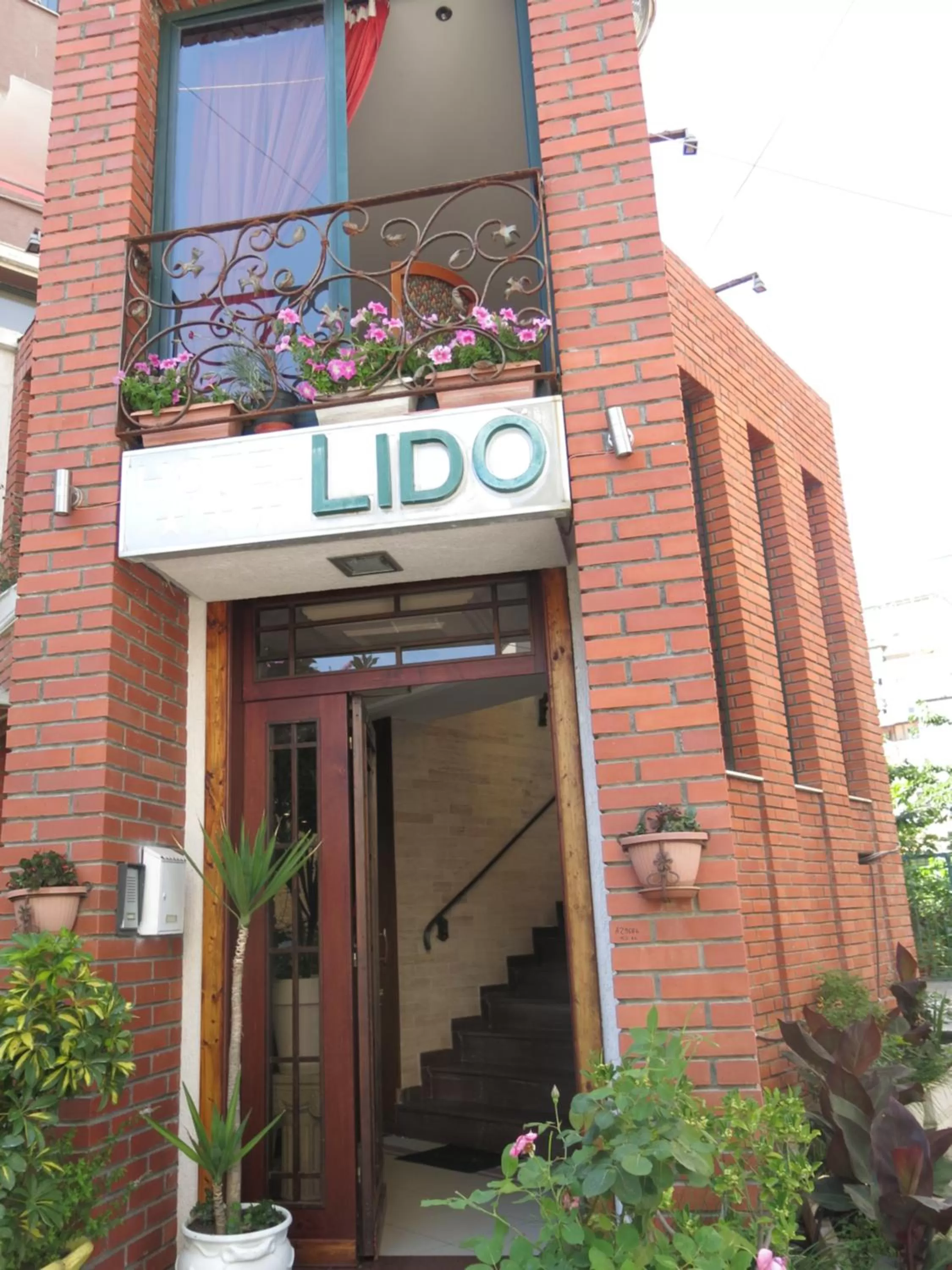 Facade/entrance in Hotel Lido