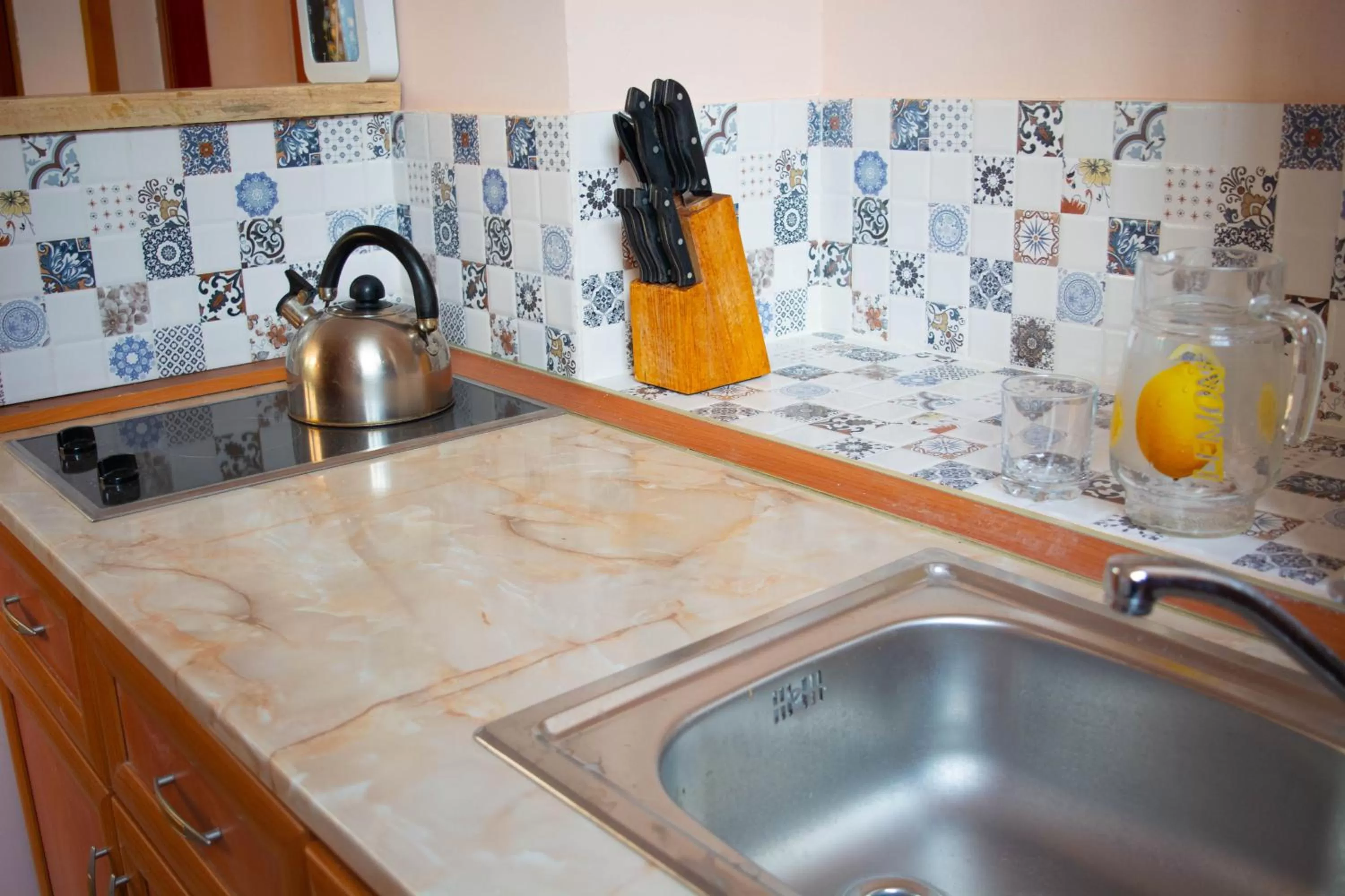 Kitchen or kitchenette in Sunflower Hotel