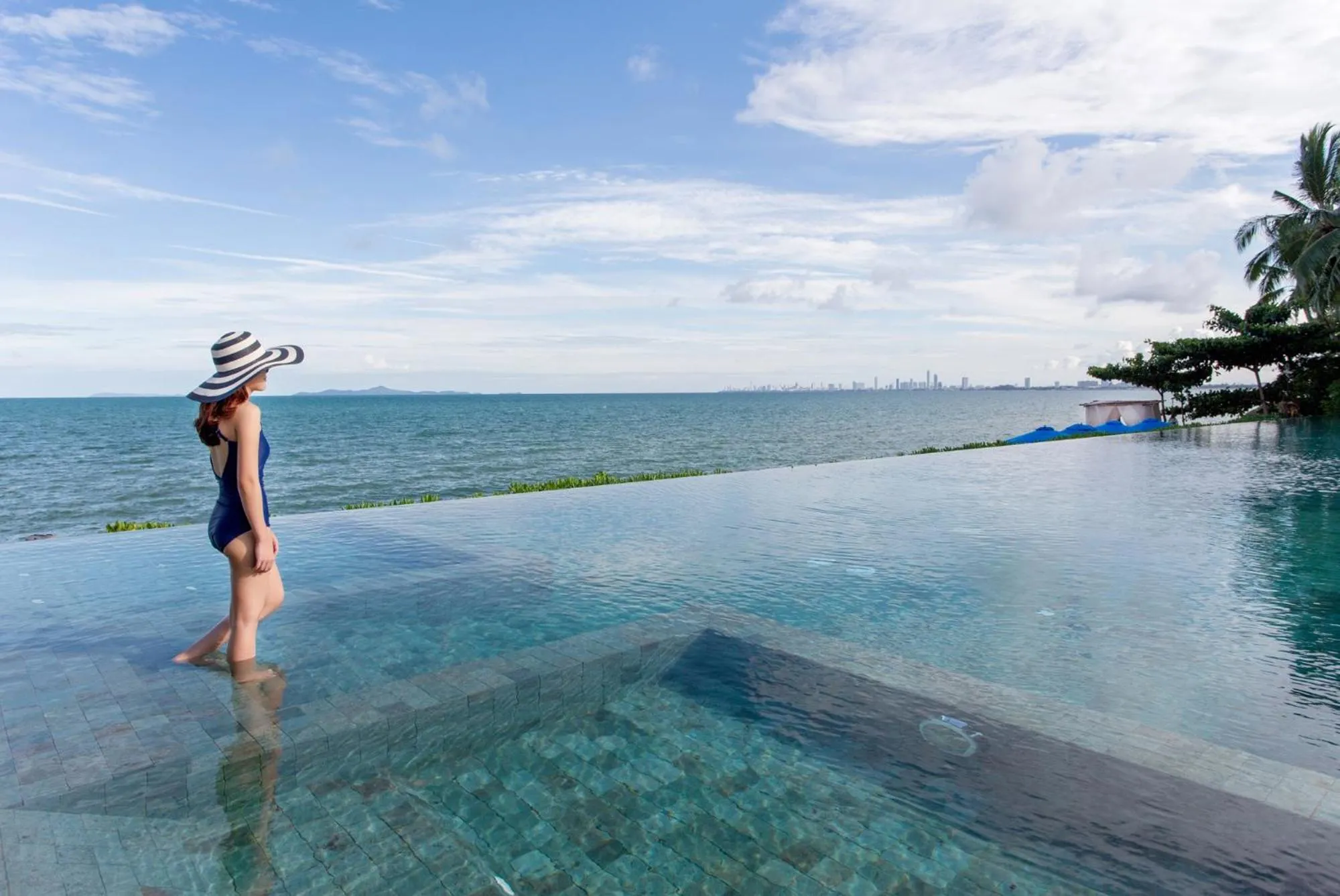 Swimming pool in U Pattaya