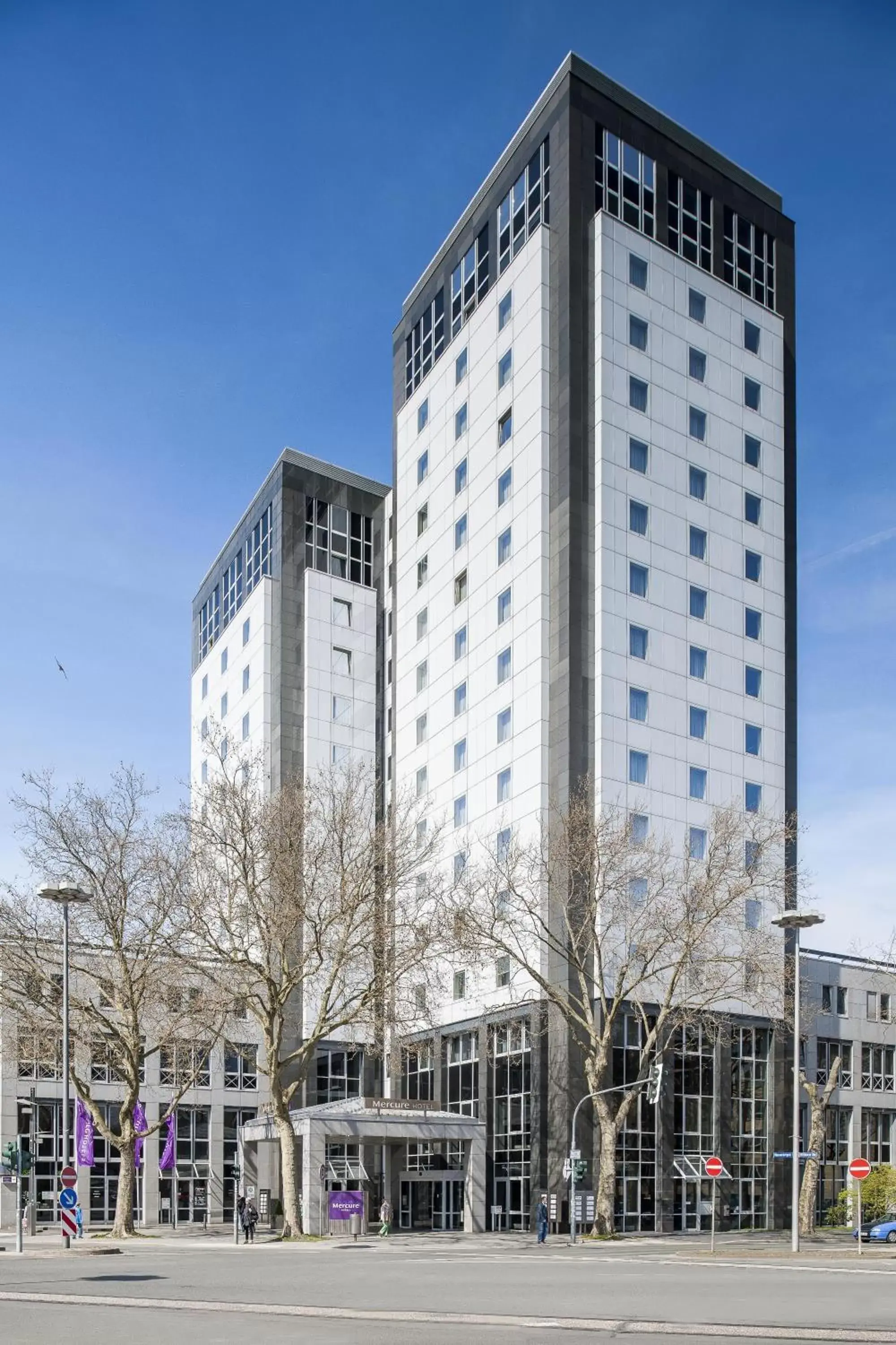 Facade/entrance, Property Building in Mercure Hotel Bochum City