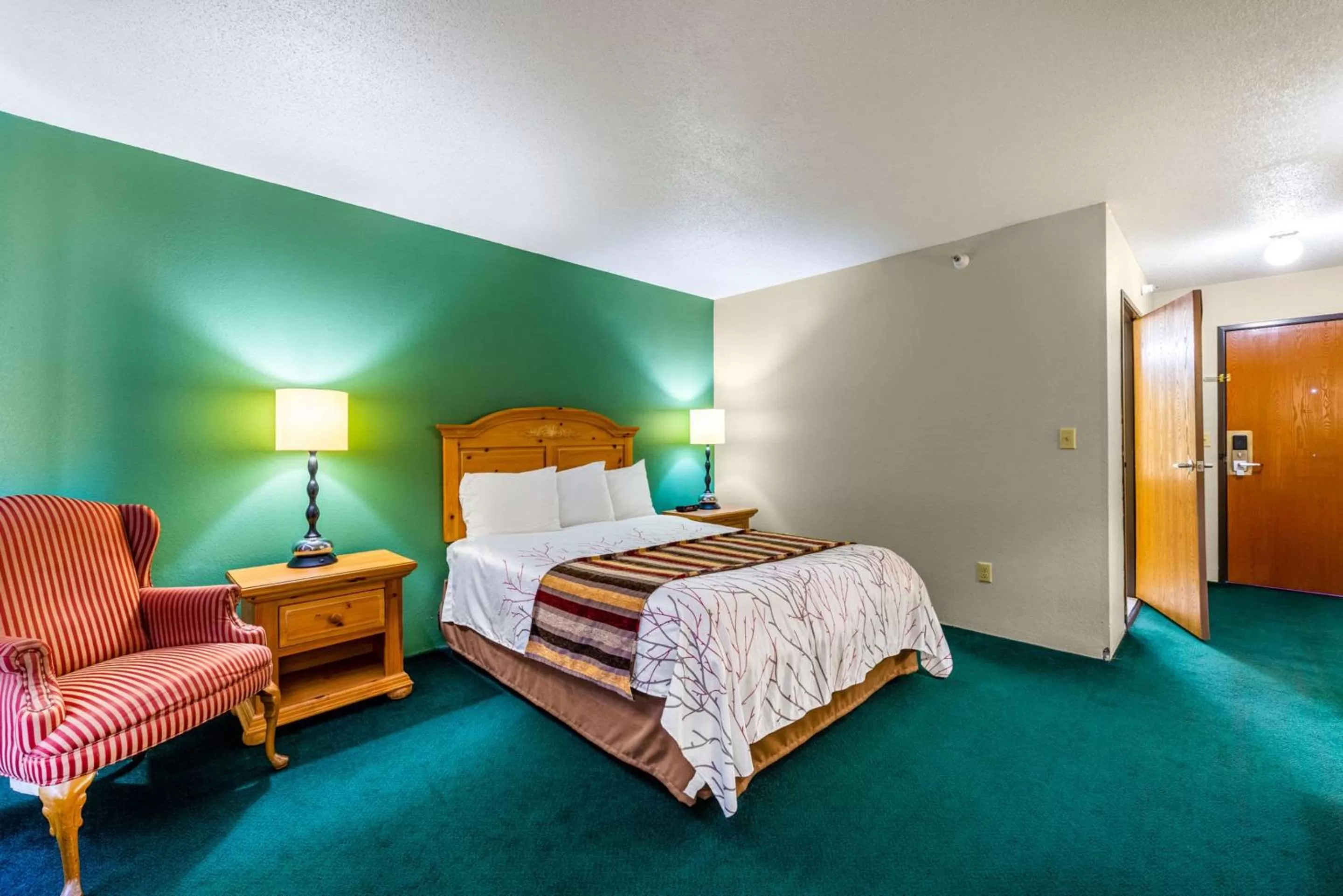 Photo of the whole room, Bed in Rodeway Inn Milaca