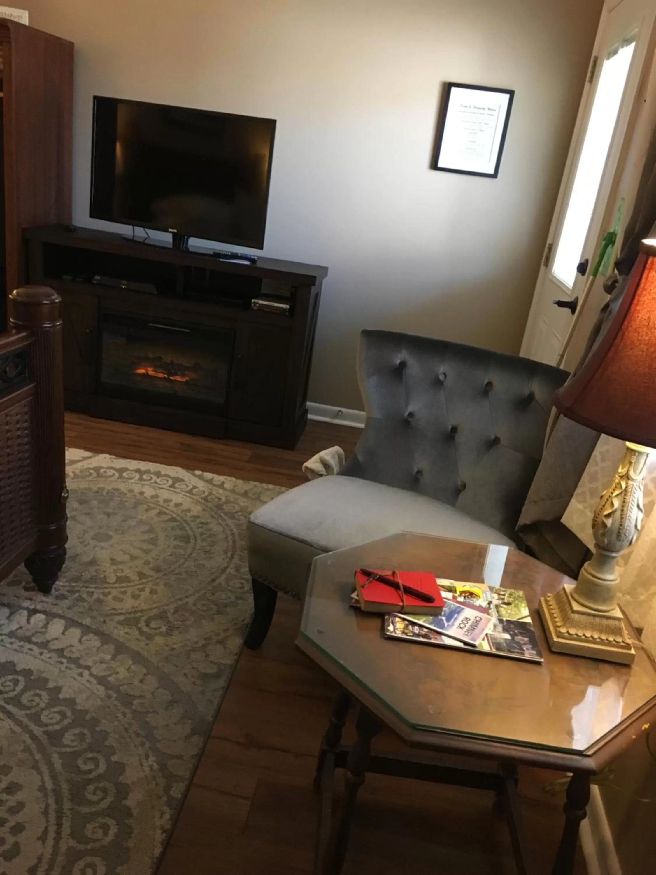 Photo of the whole room, Seating Area in Grafton Lodge