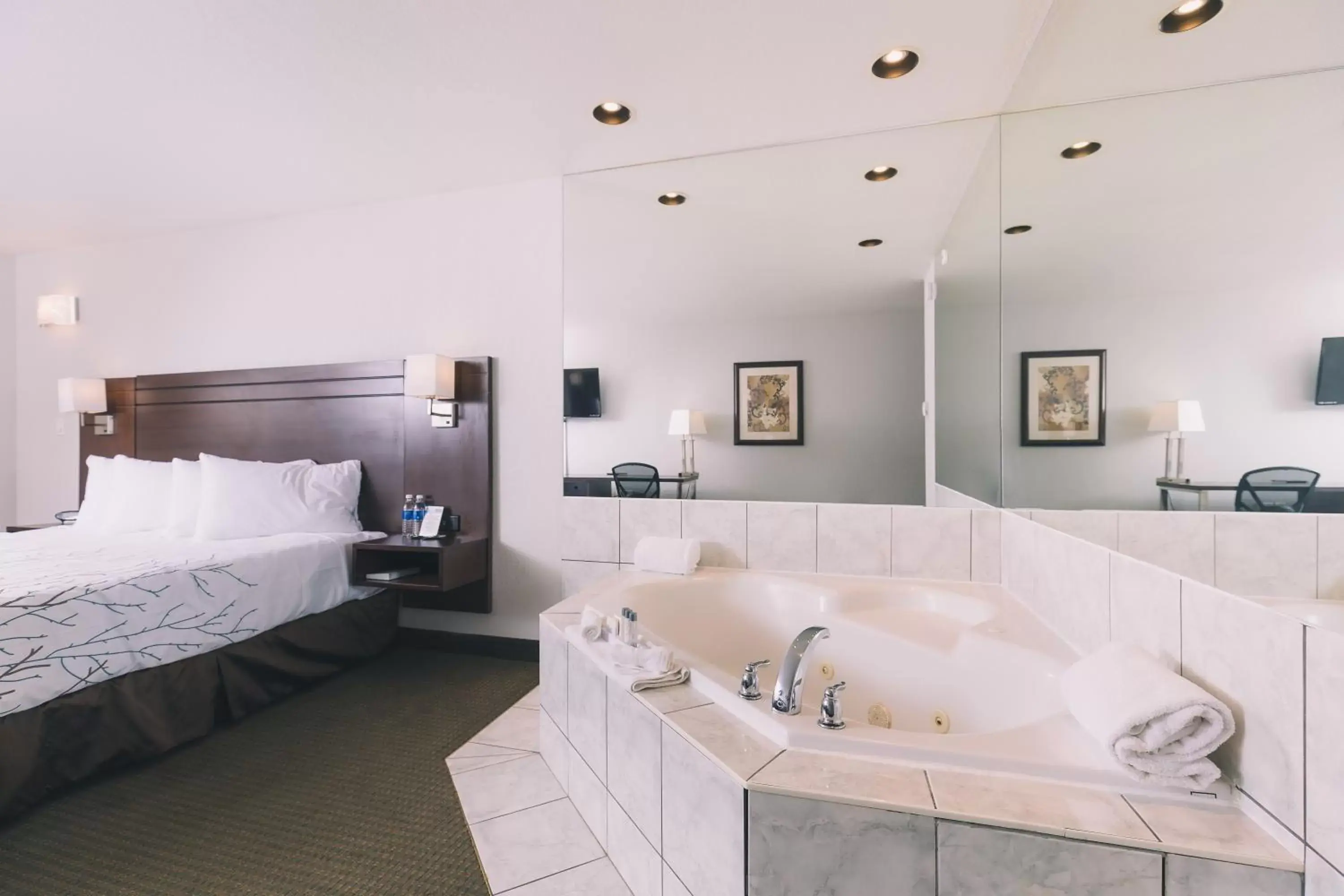 Bath, Bathroom in Service Plus Inns and Suites