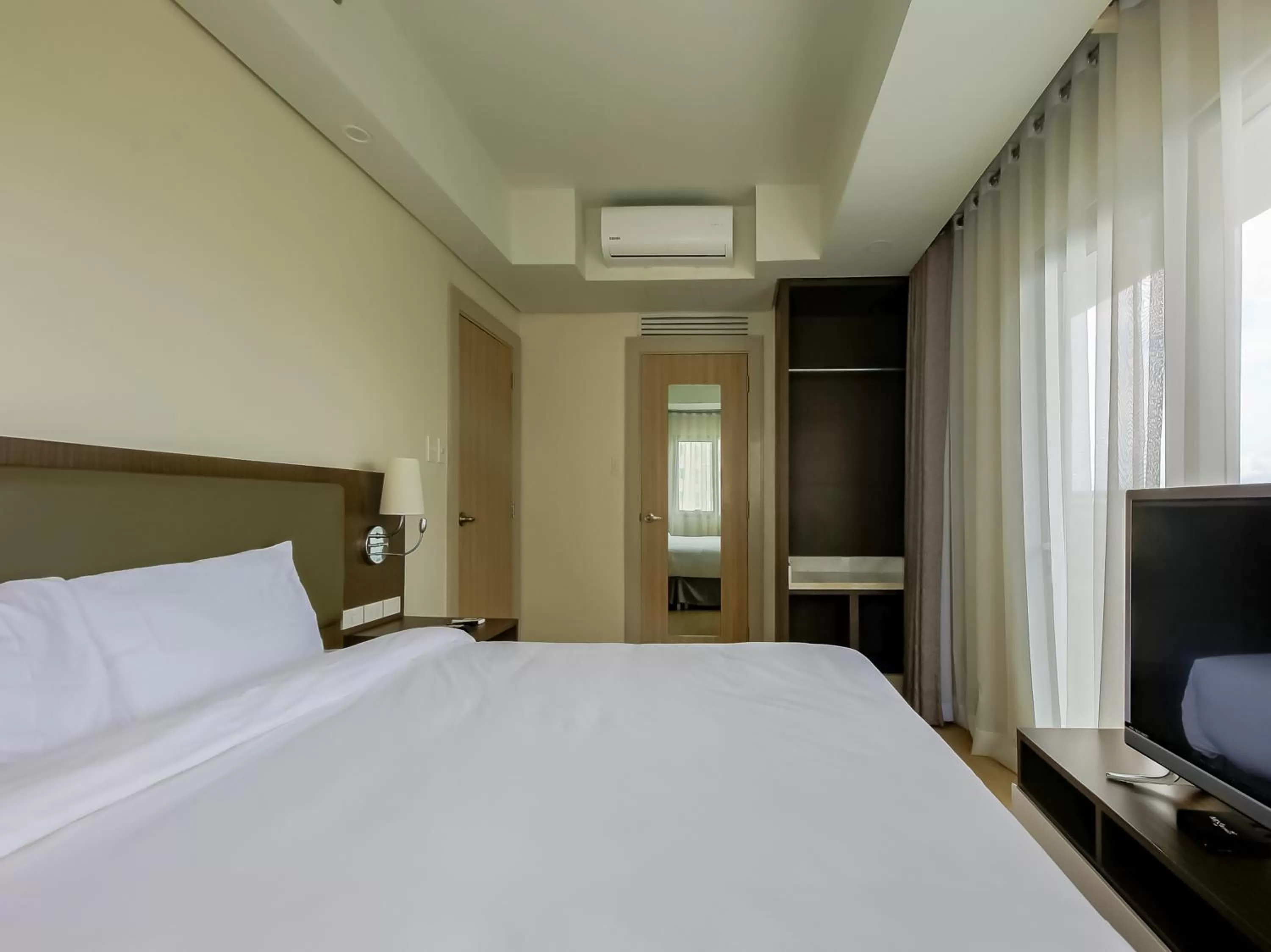 Bedroom, Bed in Capital O 804 The Residences at Bonifacio Civic Center
