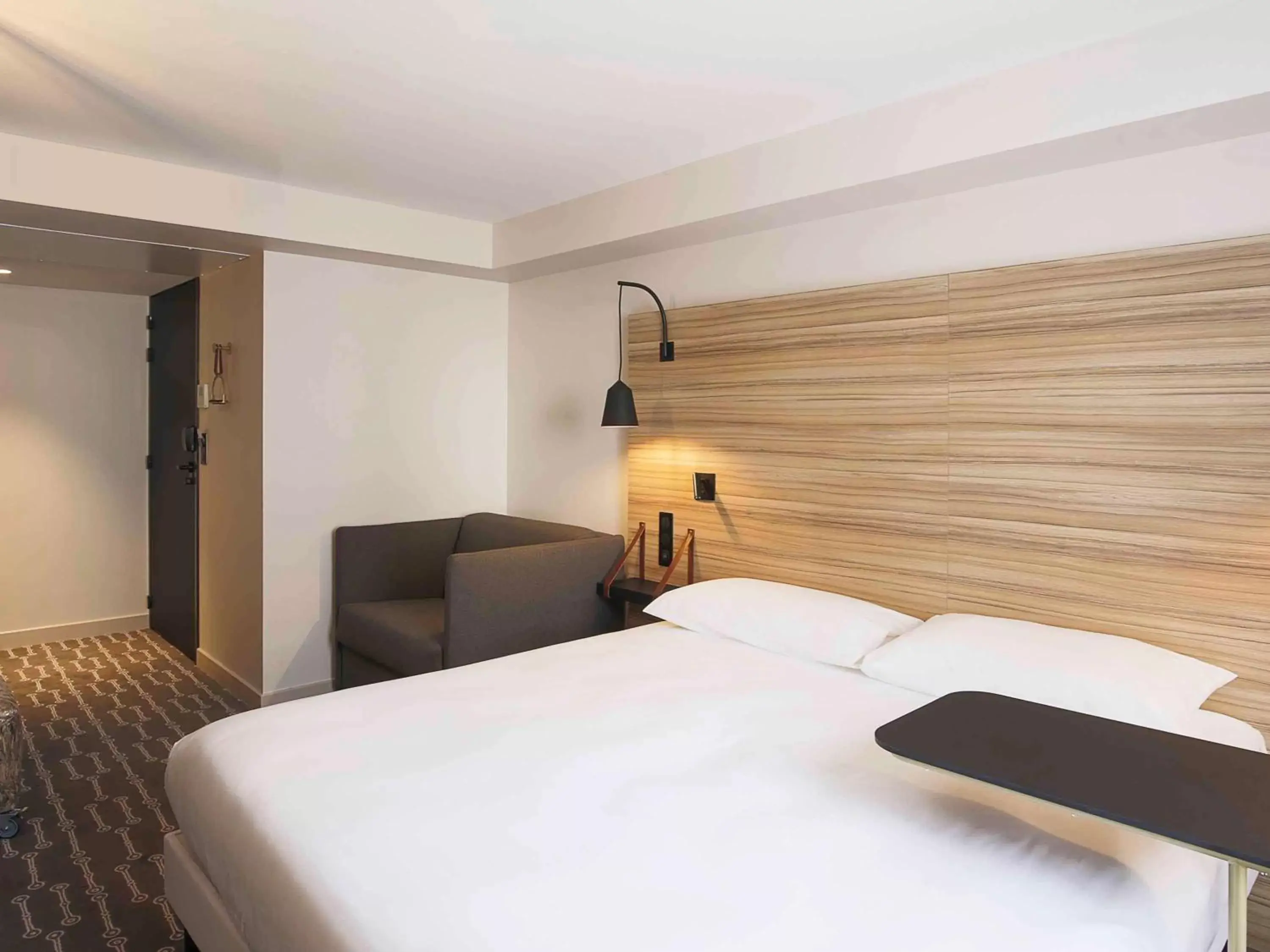 Photo of the whole room, Bed in ibis Styles Laval Centre Gare