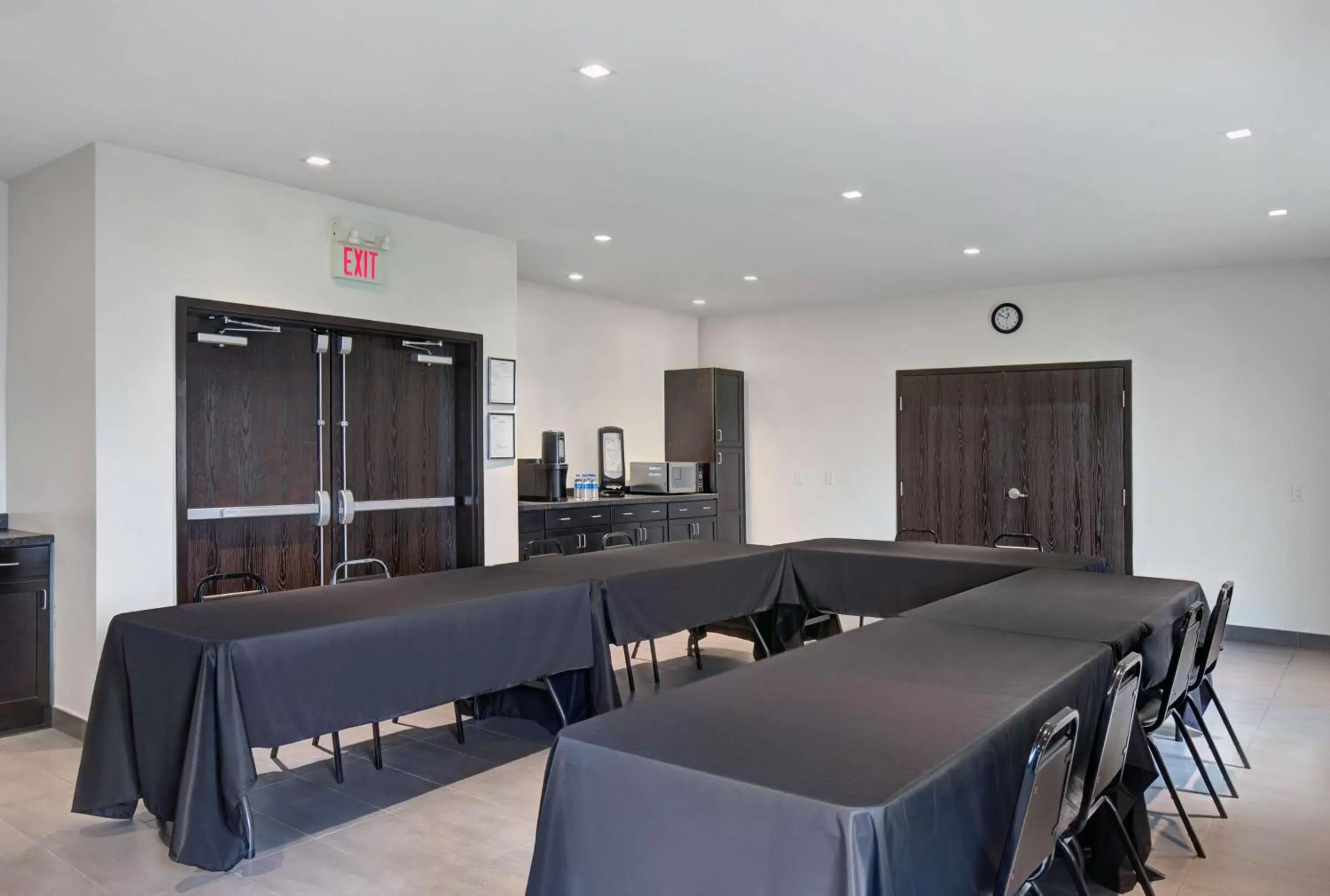 Meeting/conference room in Motel 6 Airdrie
