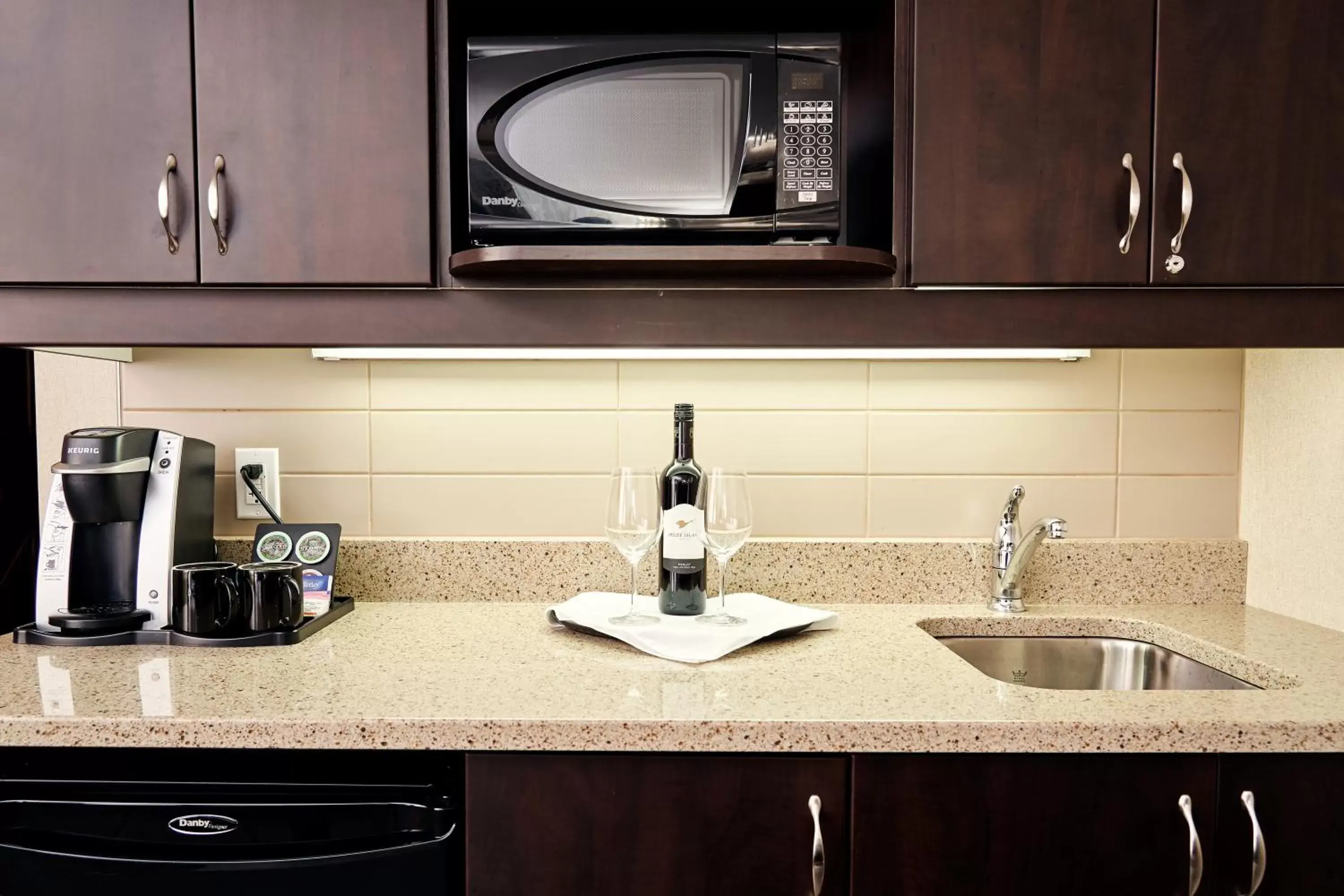 Kitchen/Kitchenette in RiverRock Inn