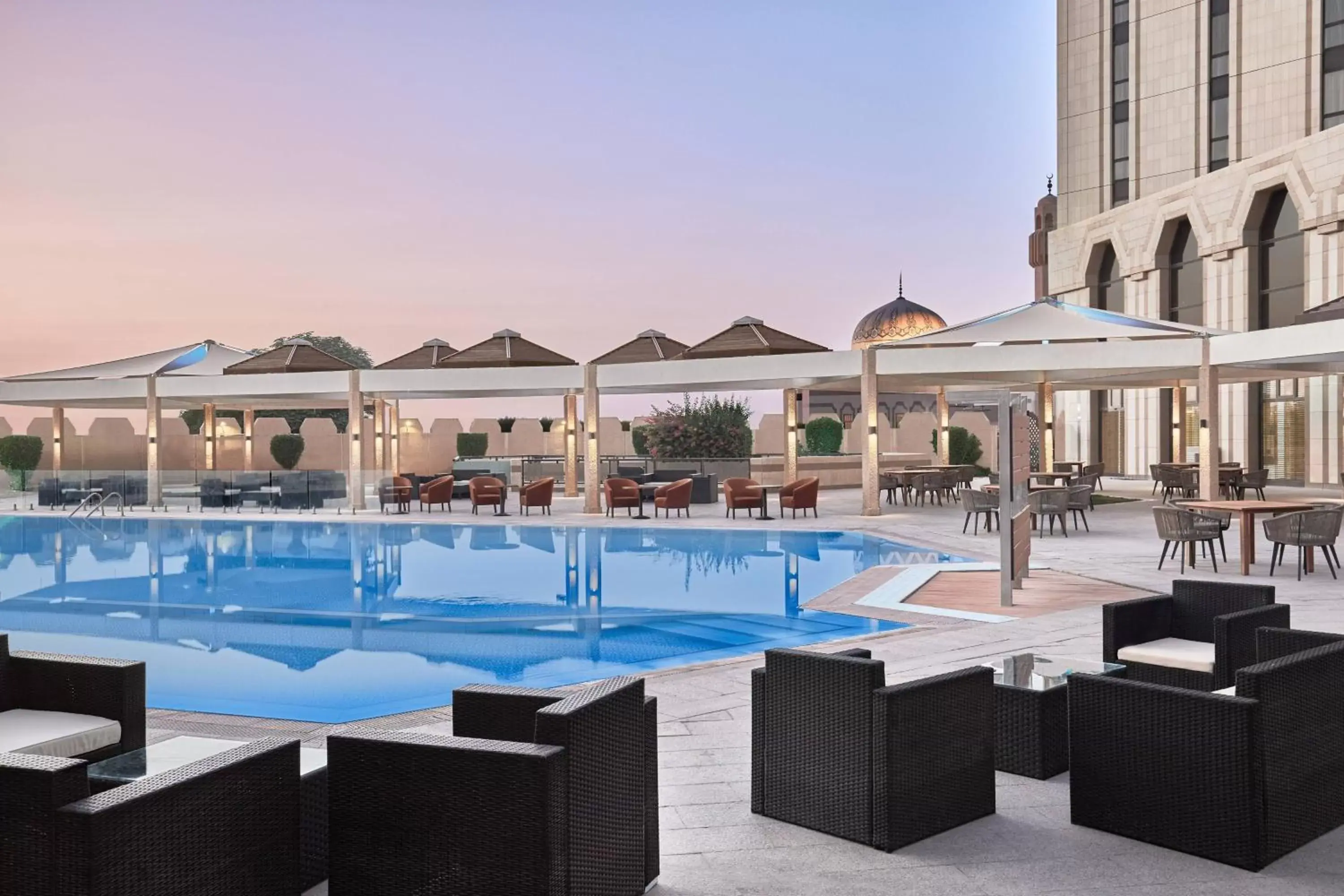 Swimming Pool in Riyadh Airport Marriott Hotel