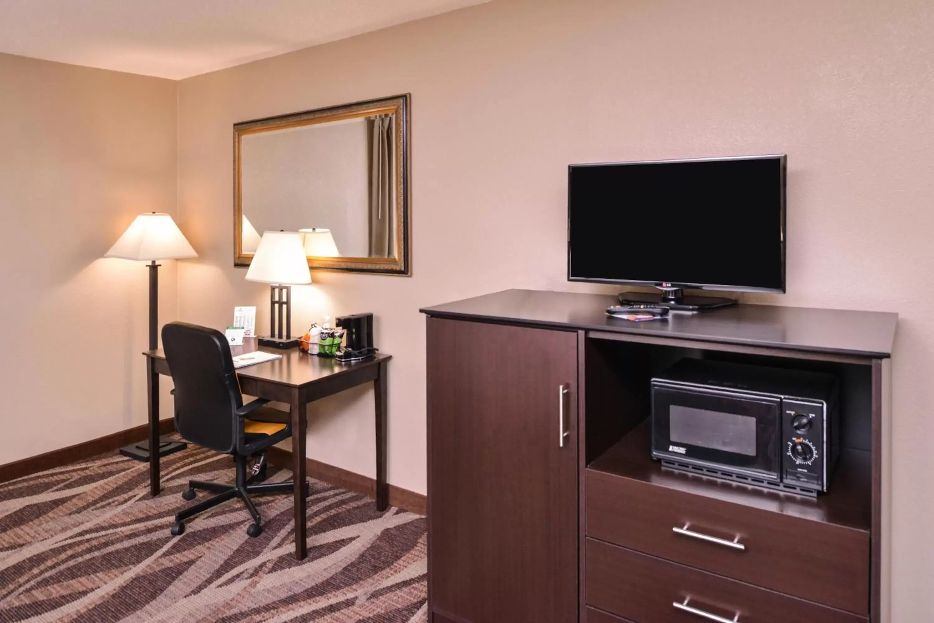 TV and multimedia, TV/Entertainment Center in Baymont by Wyndham Sioux Falls North I-29 and Russell Street