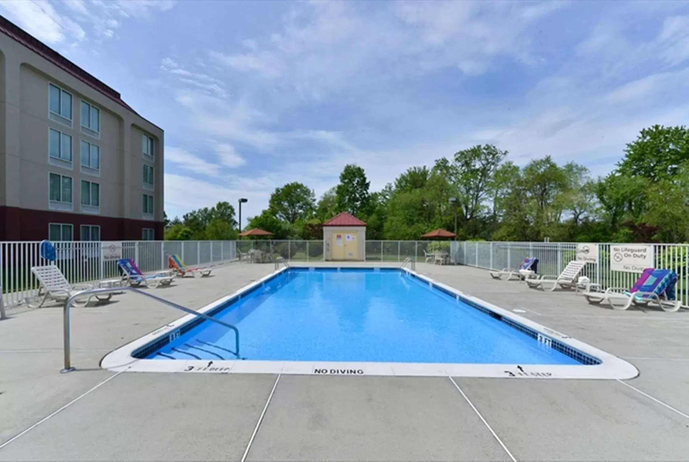 Pool view, Swimming Pool in Hampton Inn Swedesboro Philadelphia