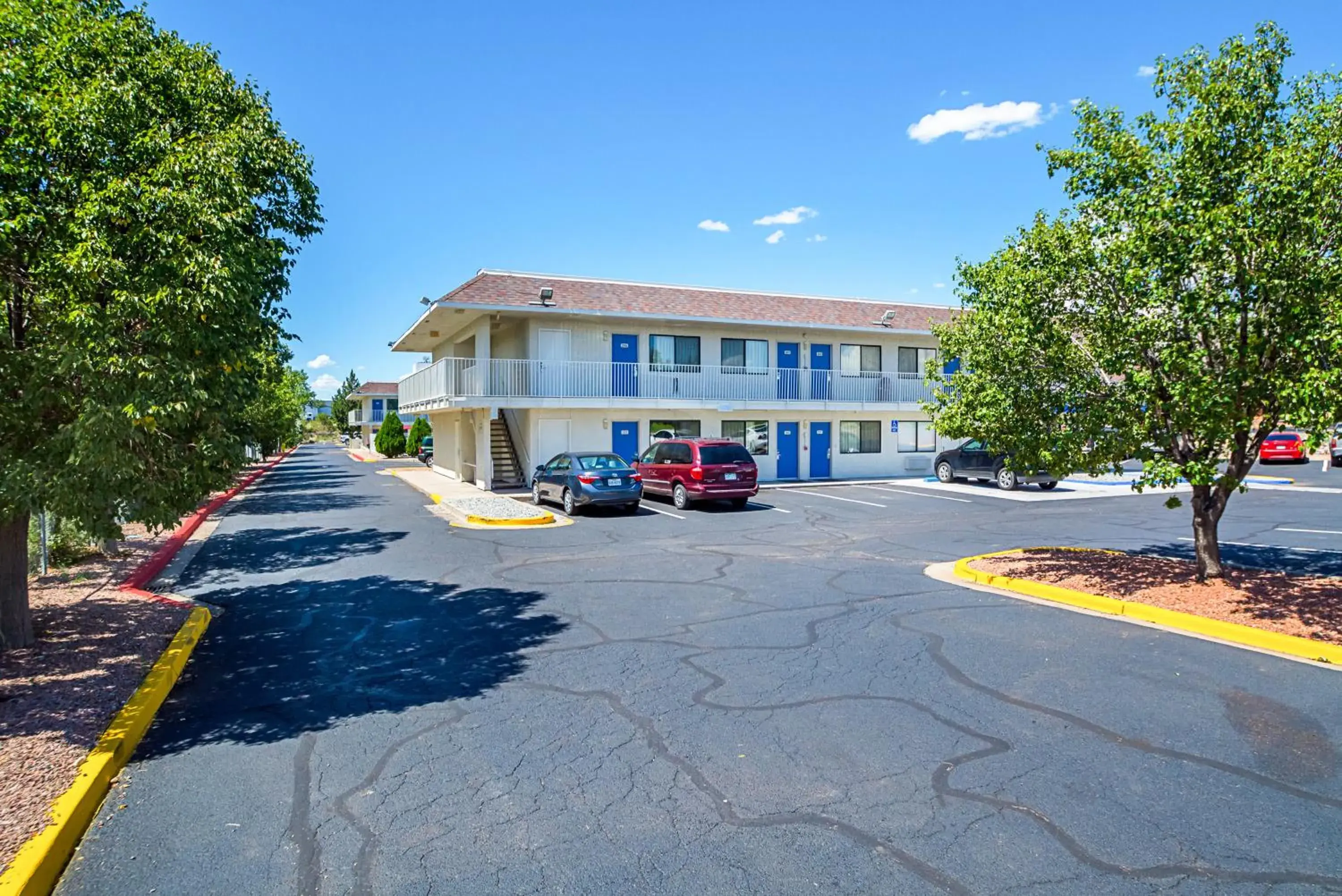 Facade/entrance, Garden in Motel 6-Pueblo, CO - I-25