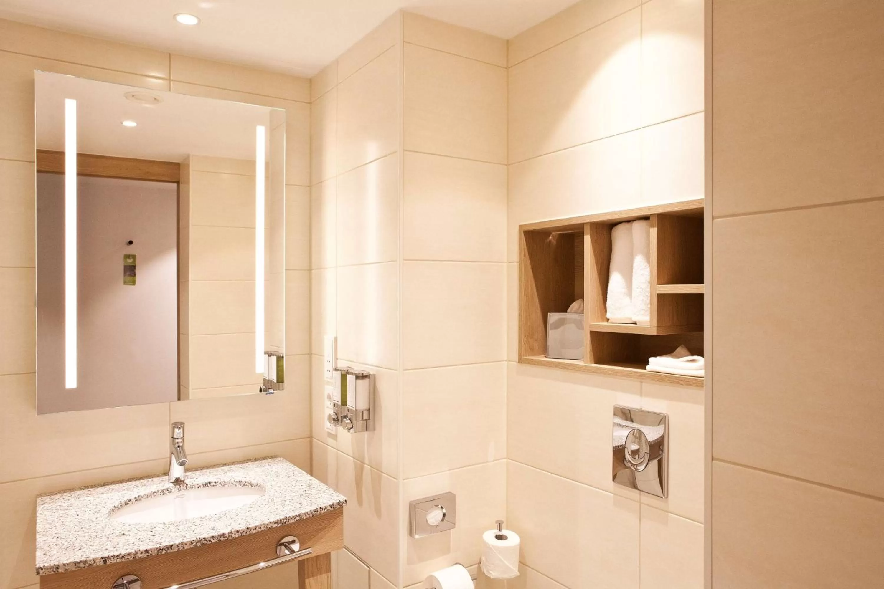 Bathroom in Hampton By Hilton Berlin City East Side Gallery