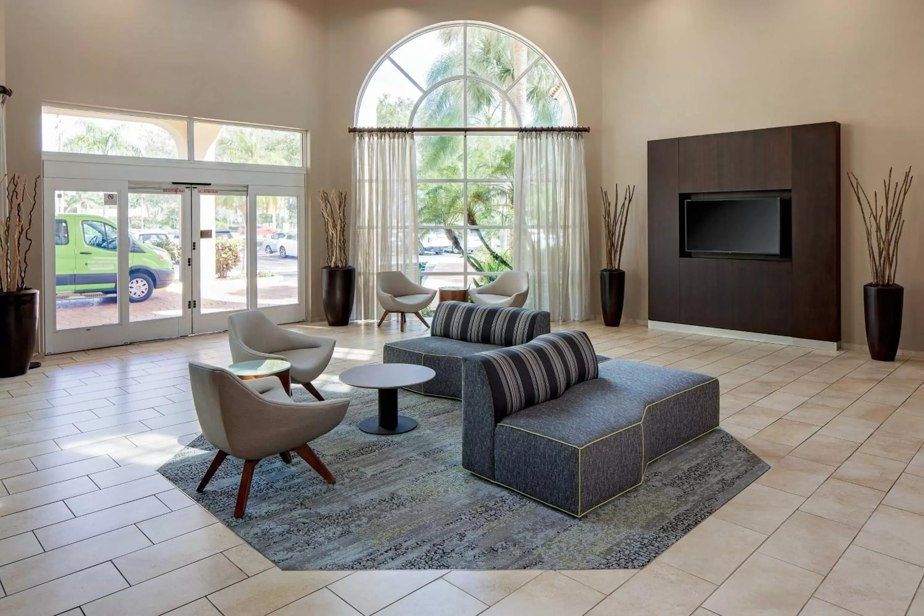 Lobby or reception, Seating Area in Courtyard by Marriott Fort Lauderdale North/Cypress Creek