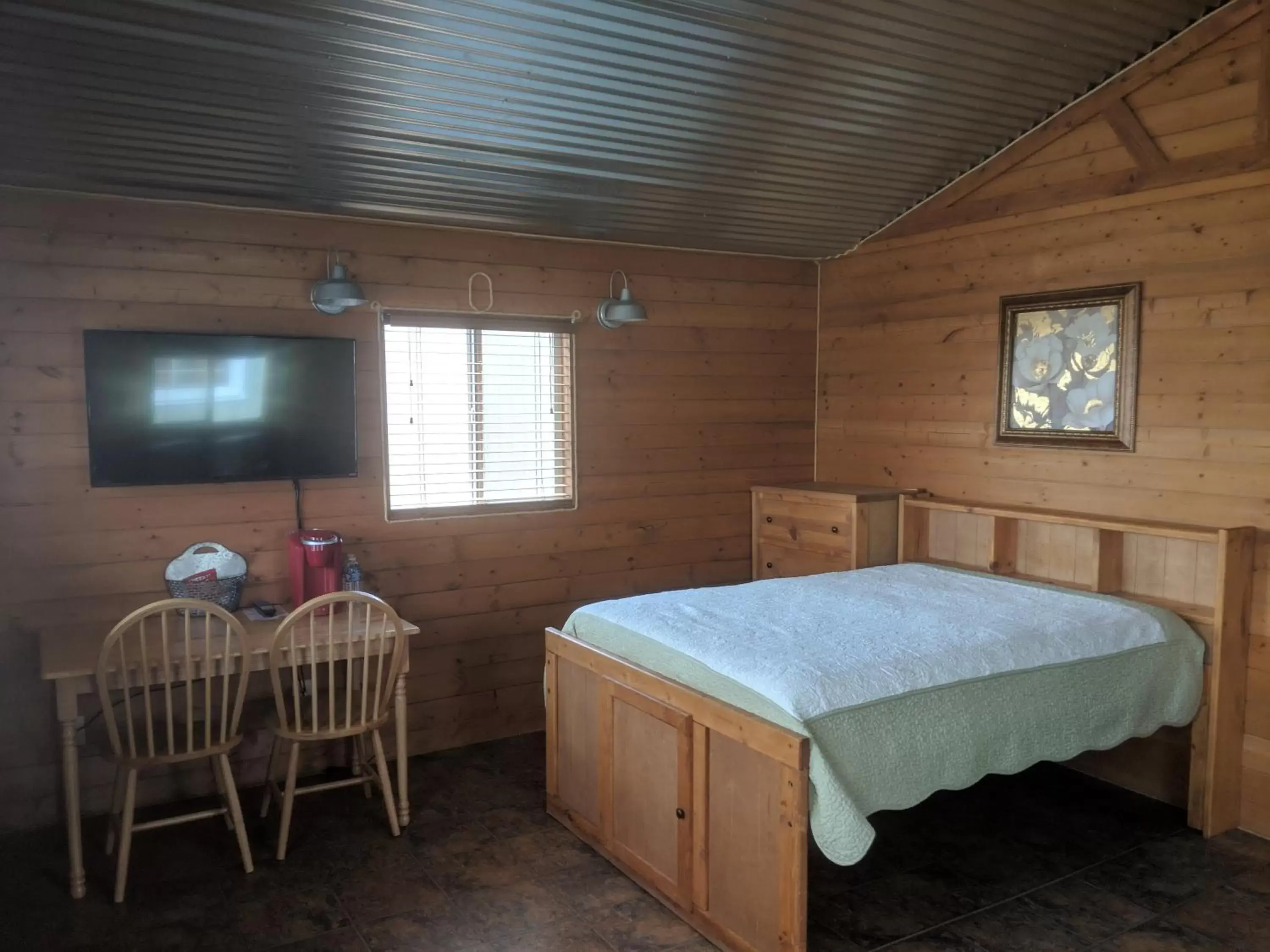 Bedroom, Bed in Stateline Cabin