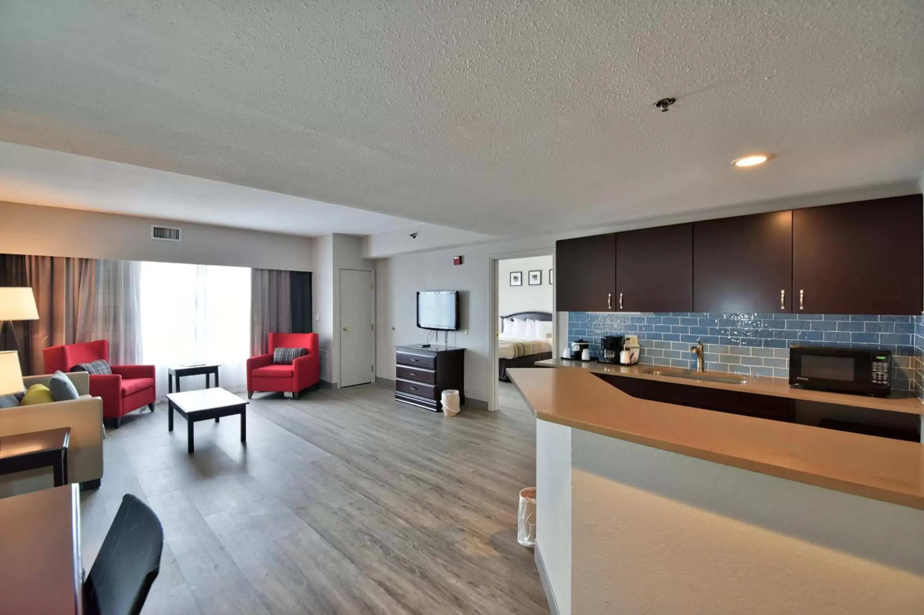 TV and multimedia, Kitchen/Kitchenette in Country Inn & Suites by Radisson, Ocala, FL