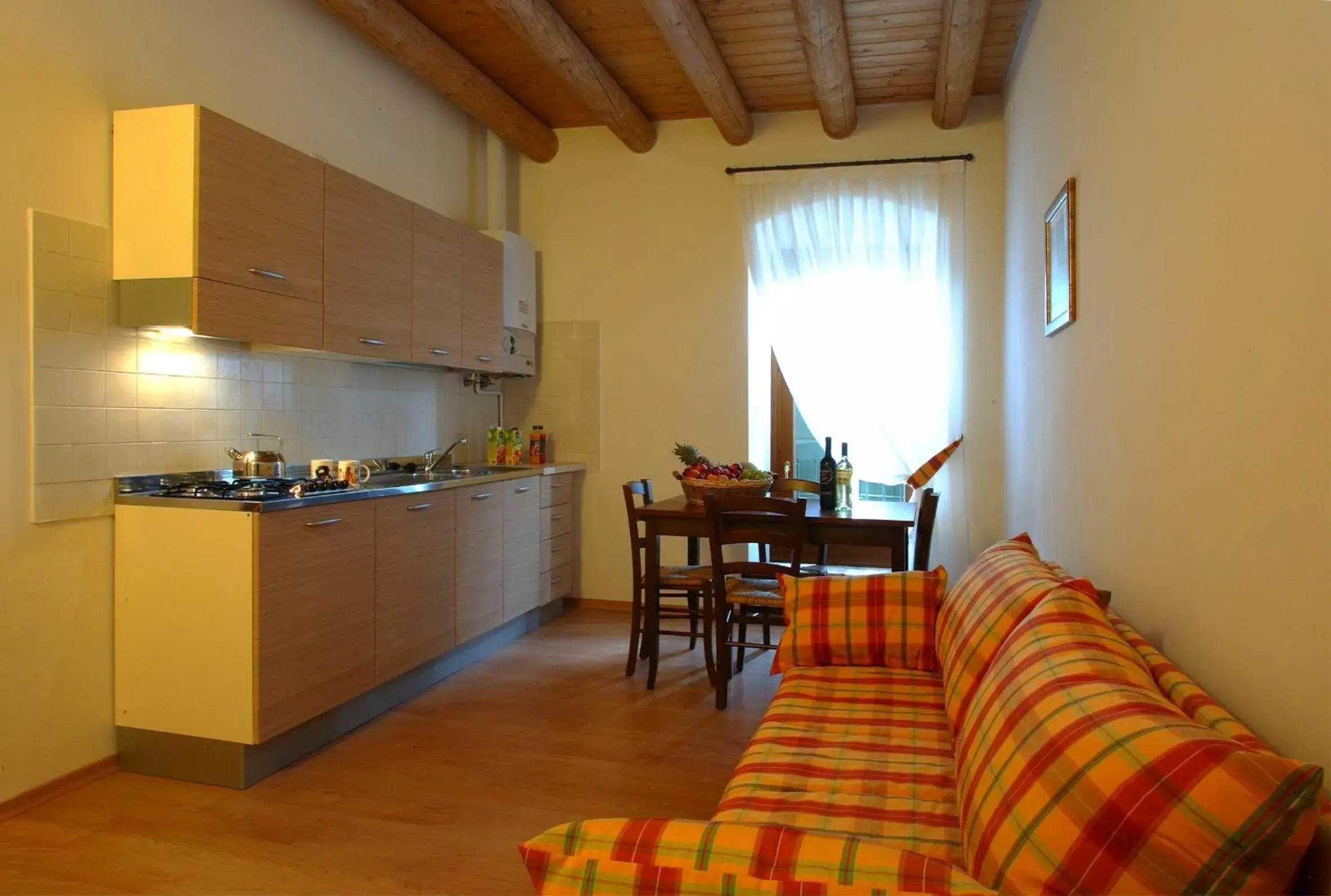 Living room, Kitchen/Kitchenette in Hotel Bella Italia