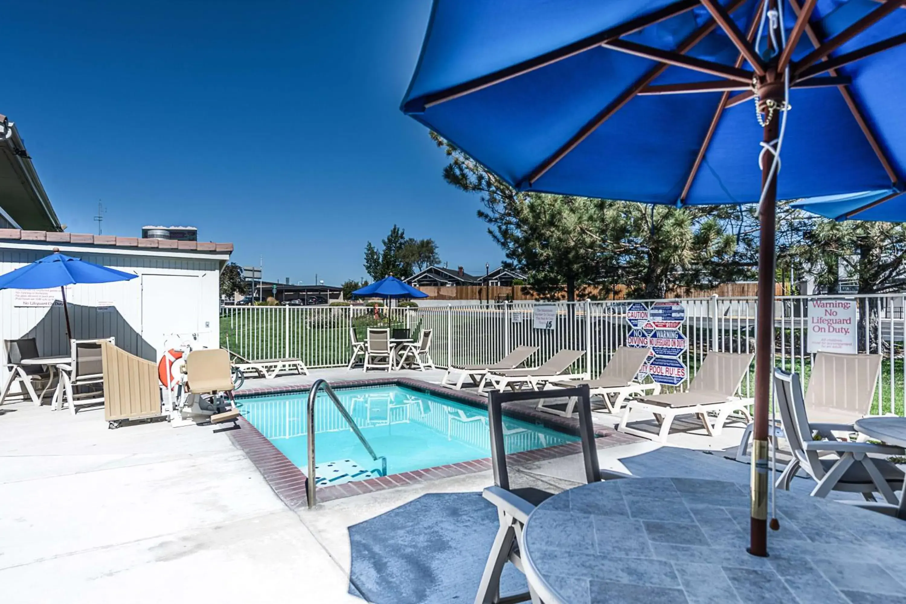 Day, Swimming Pool in Motel 6-Sparks, NV - Airport - Sparks