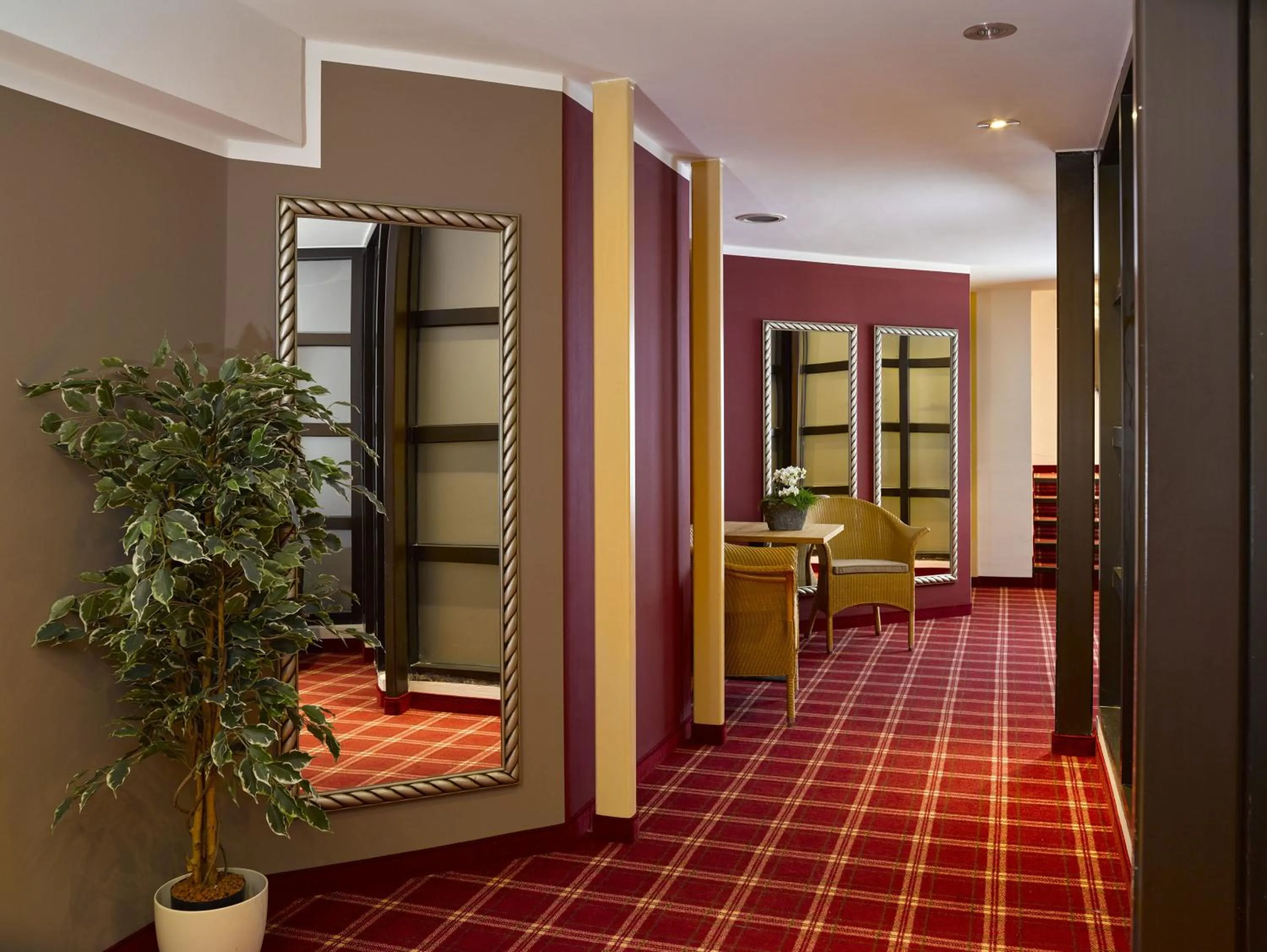 Lobby or reception in Seehotel Waltershof