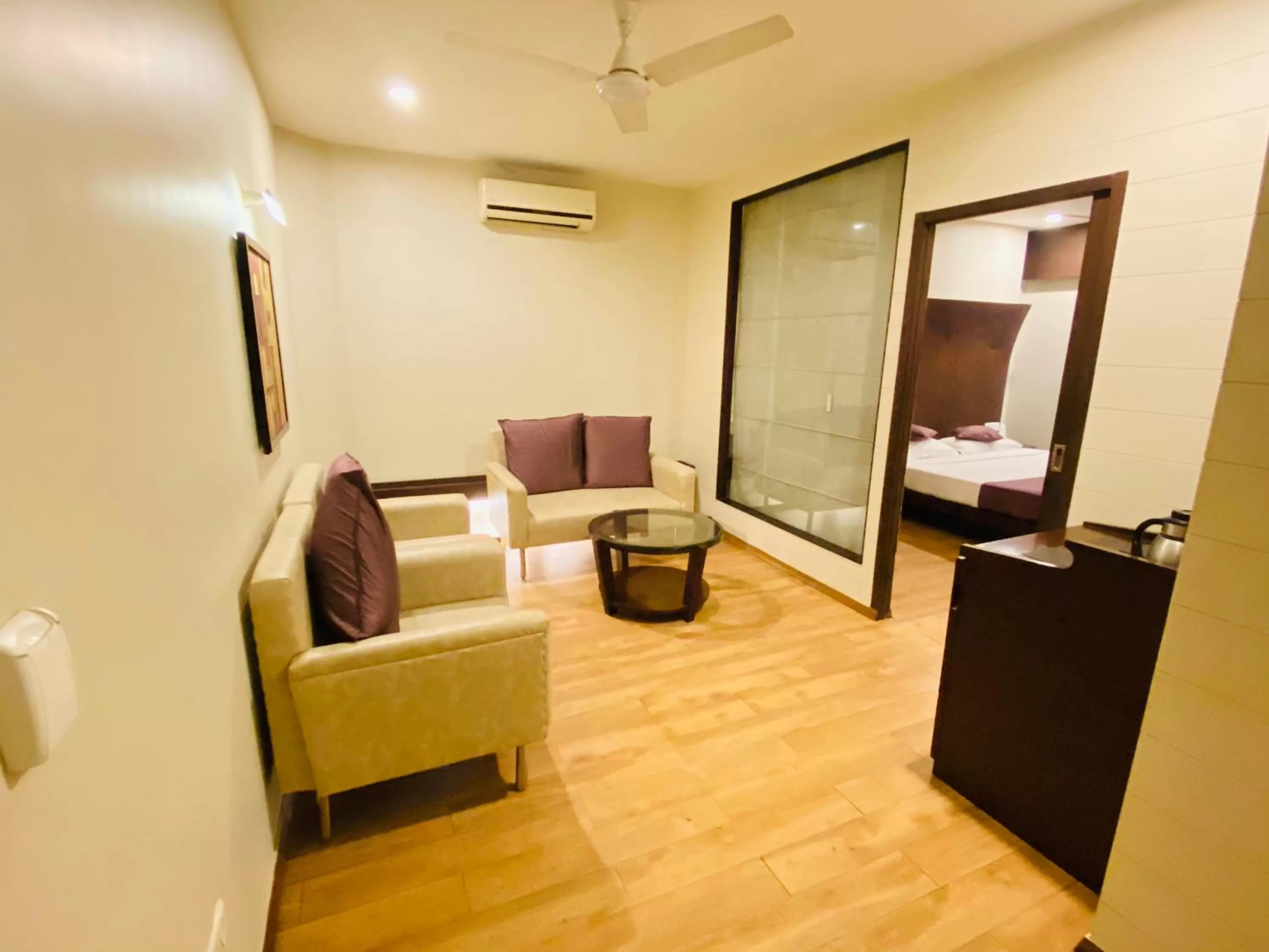 Bed in Saluja Residency