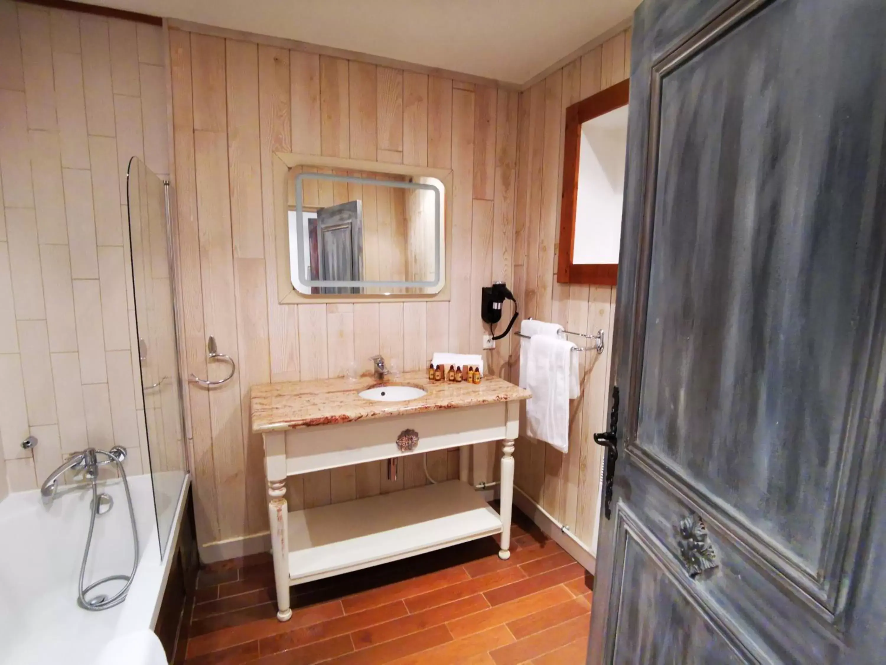 Bathroom in La Villa Dune, Hôtel & Spa Nuxe