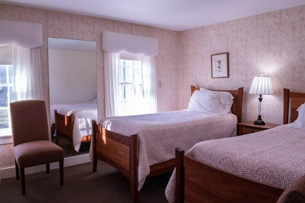 Photo of the whole room, Bed in Franconia Inn