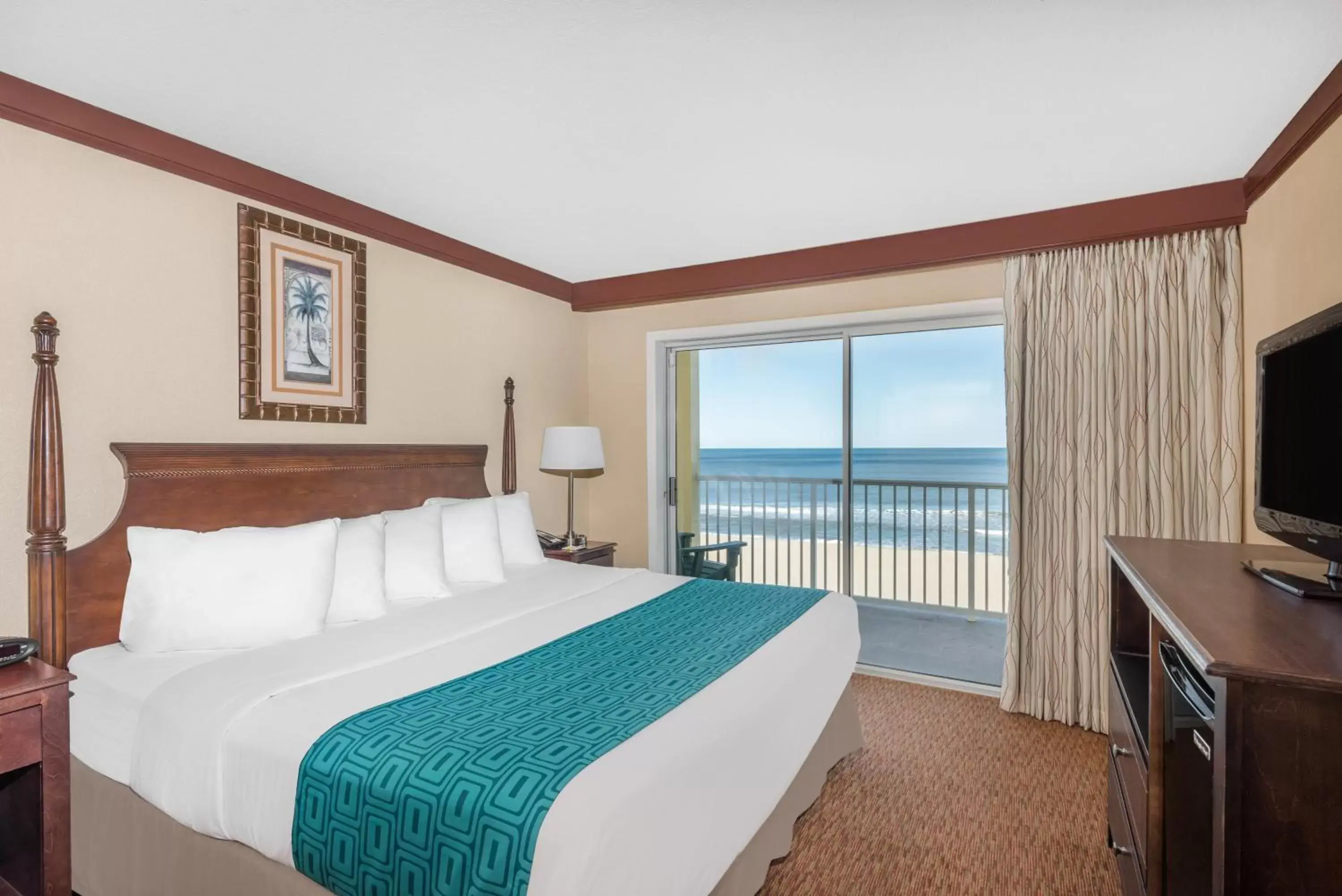 Bed in Days Inn by Wyndham Ocean City Oceanfront