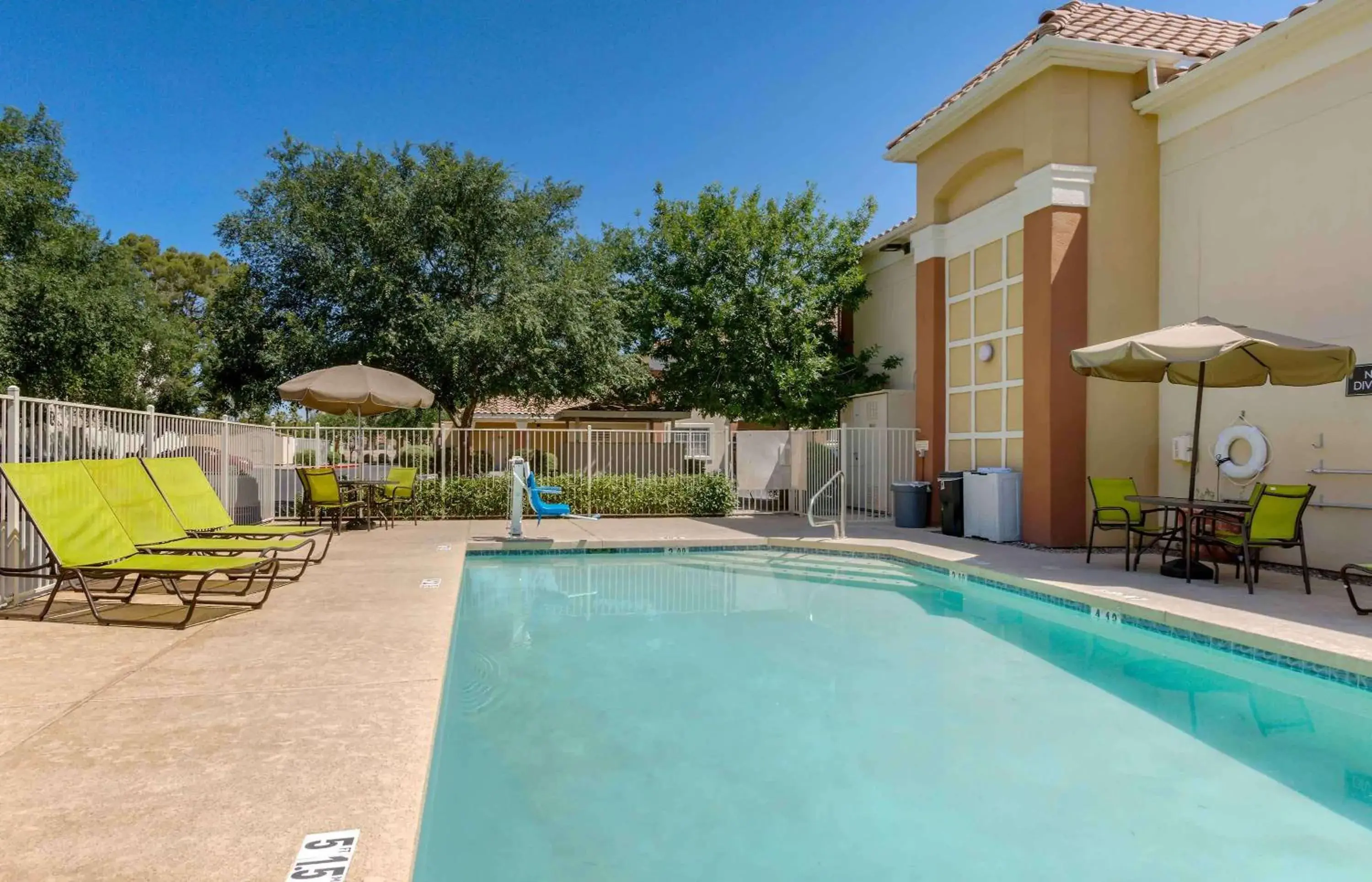 Pool view, Swimming Pool in Extended Stay America Suites - Phoenix - Scottsdale - Old Town