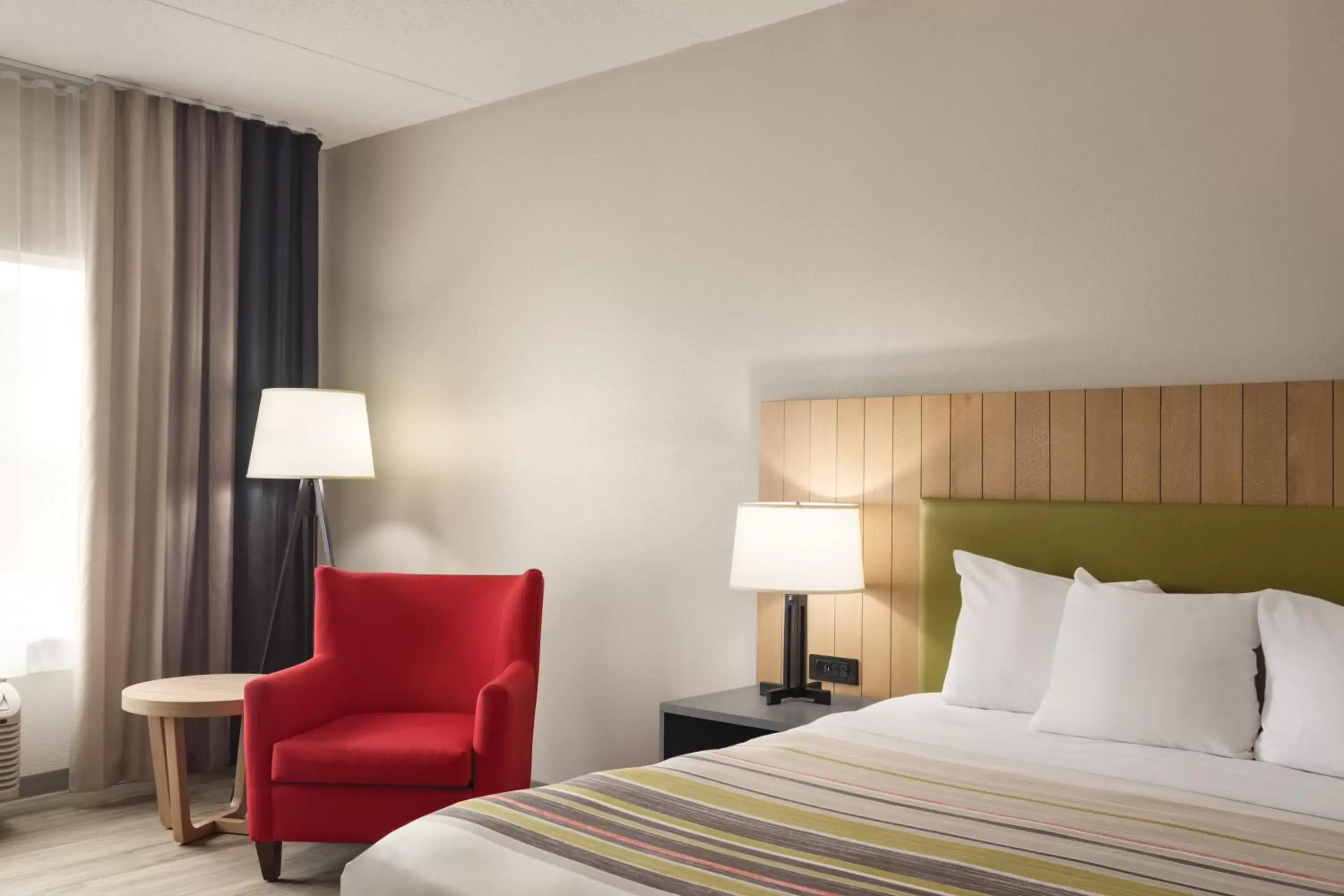Bedroom, Bed in Country Inn & Suites by Radisson, Chattanooga-Lookout Mountain