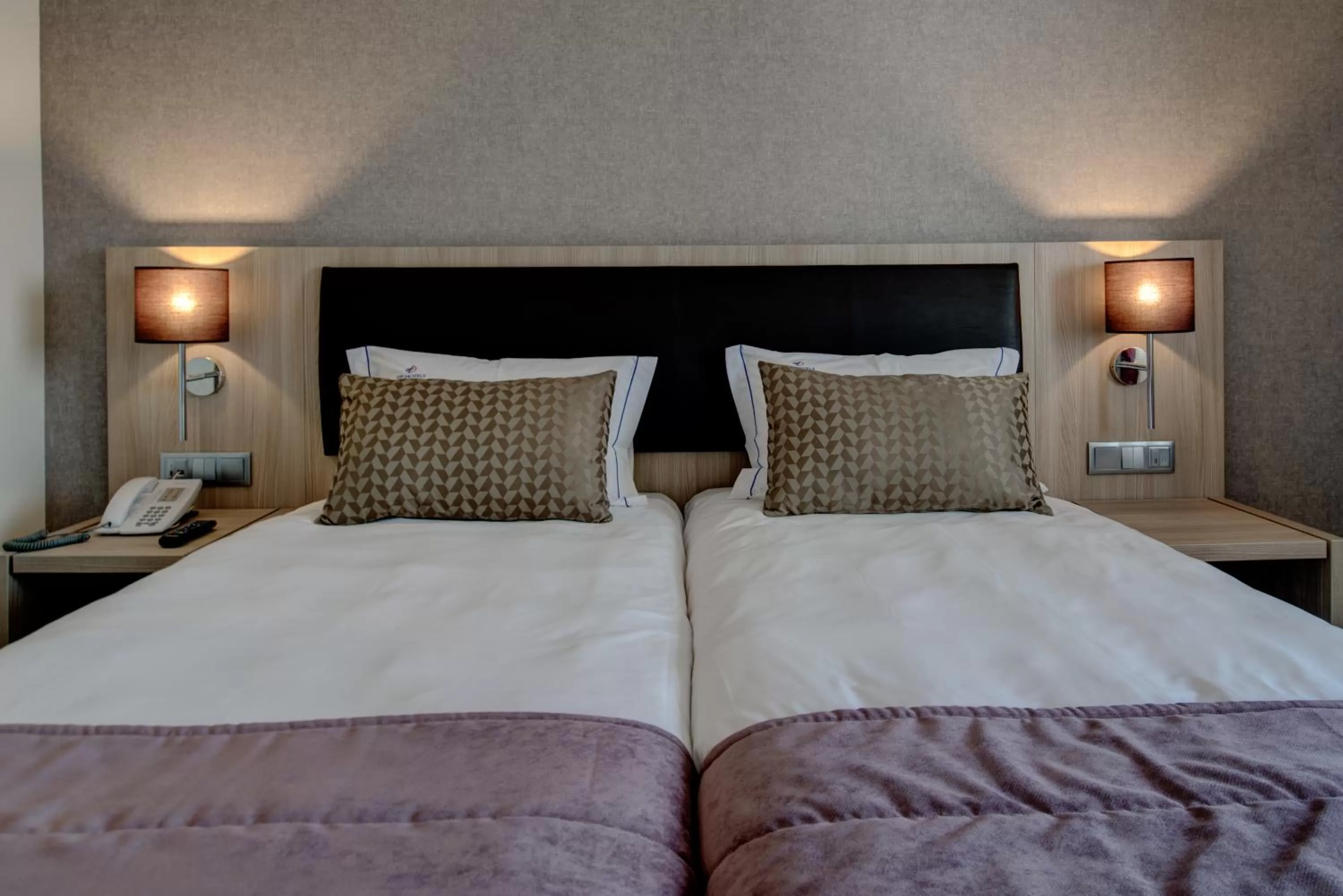 Bed in VIP Inn Berna Hotel