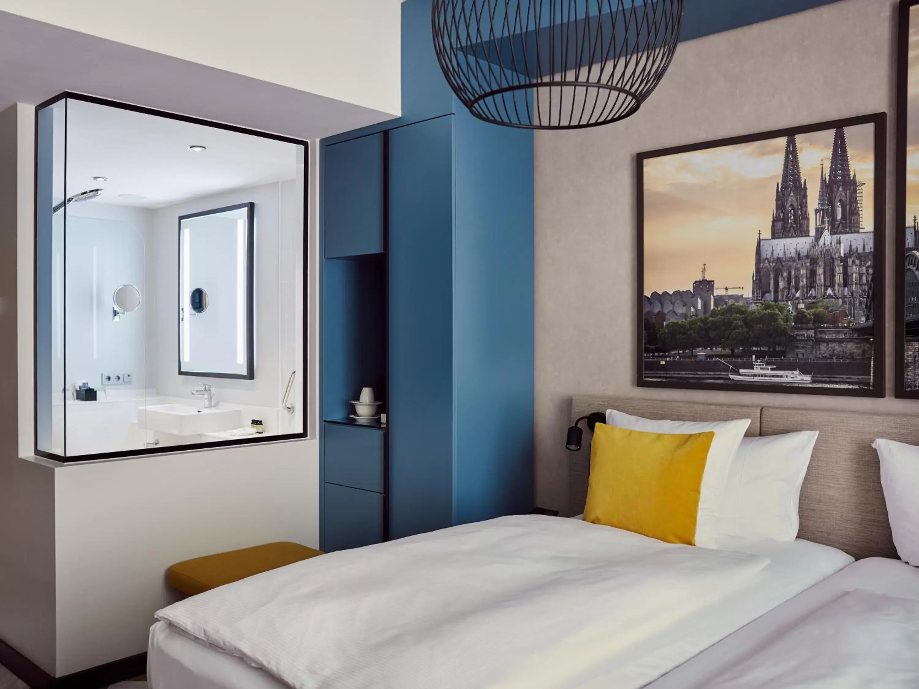 Bed in Hotel Mondial am Dom Cologne MGallery