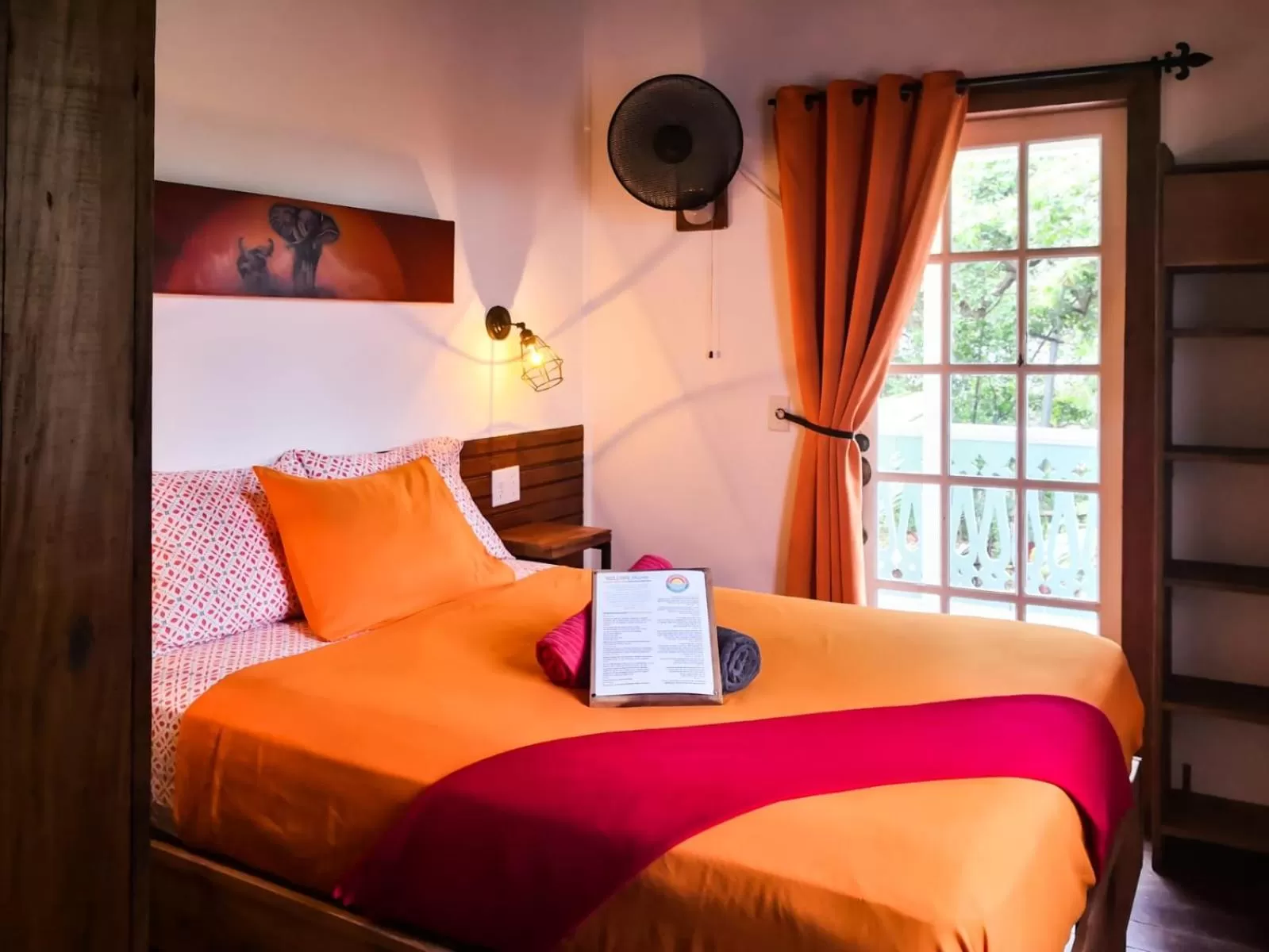 Double Room with Private Bathroom in Barrbra BnB Over The Sea