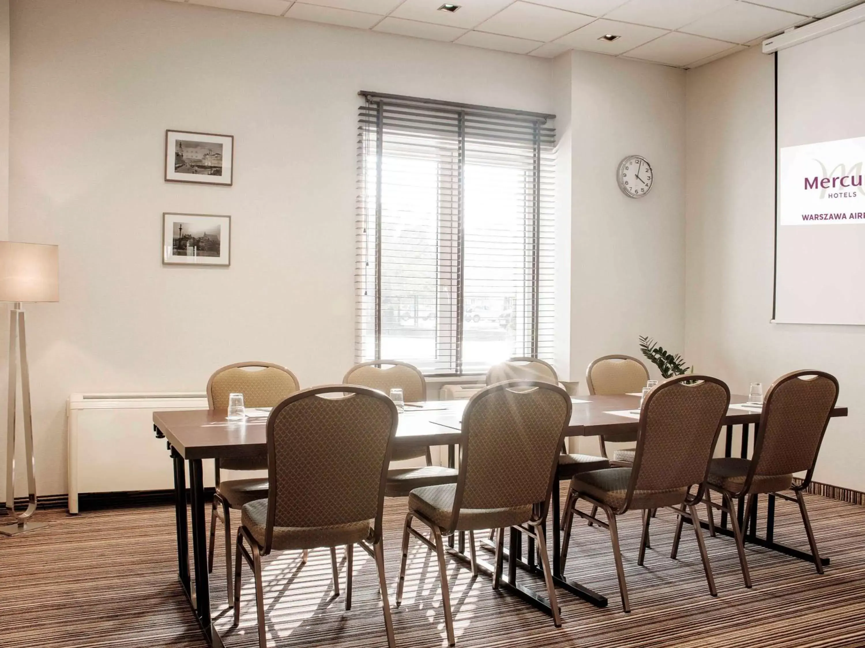 On site, Dining Area in Mercure Warszawa Airport