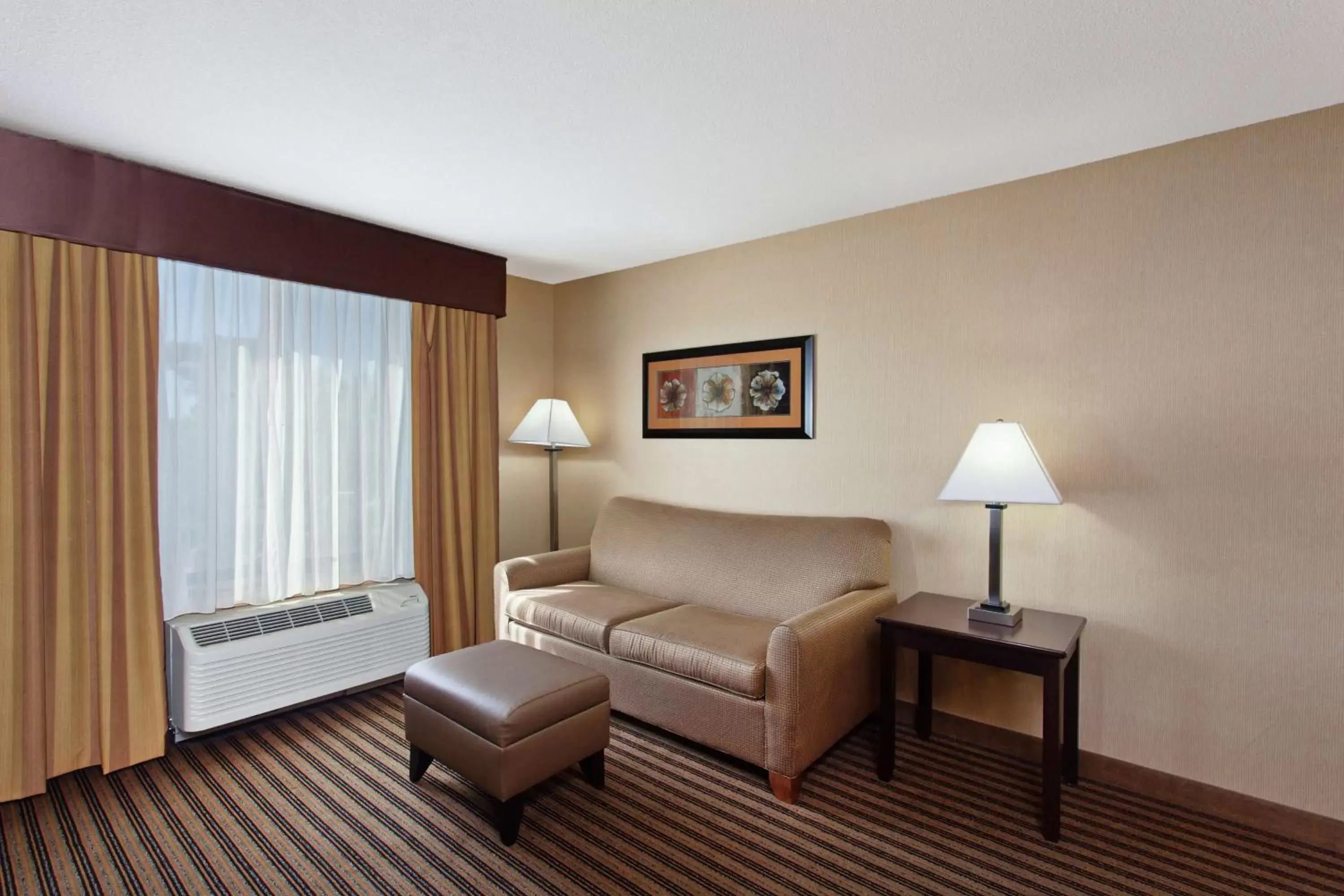 Living room, Seating Area in Hampton Inn & Suites Fresno - Northwest