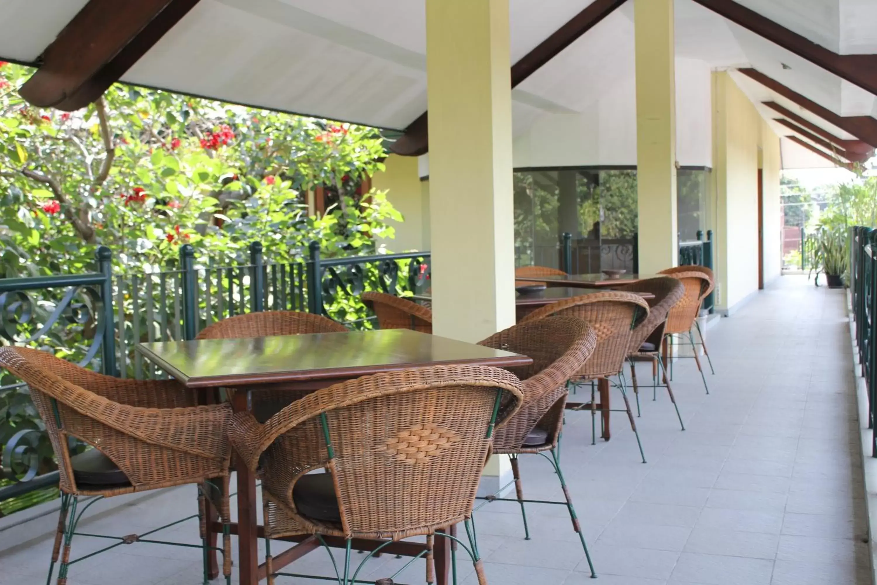 Seating area, Restaurant/Places to Eat in Hotel Winotosastro Garden