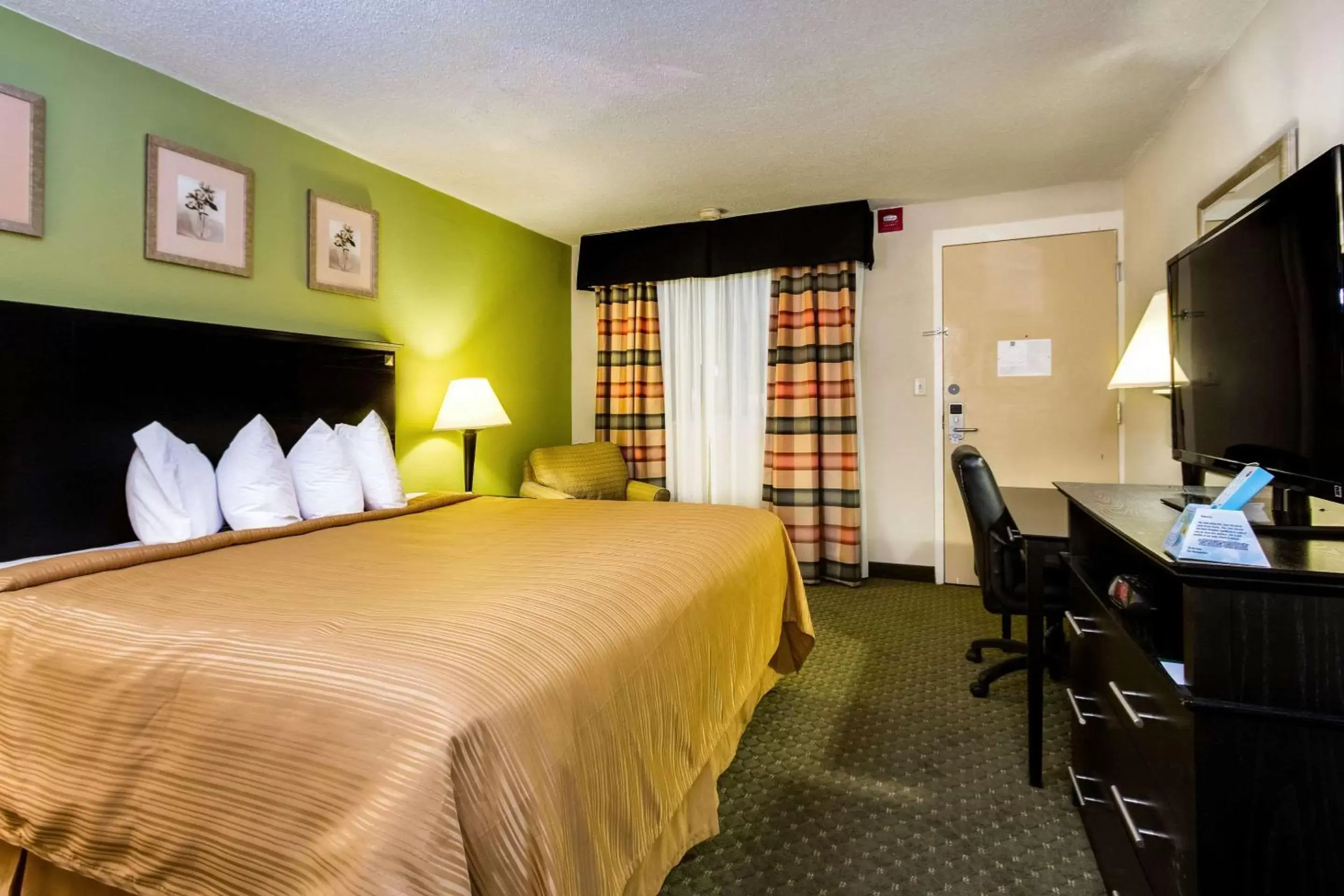 Photo of the whole room in Quality Inn & Suites Moline