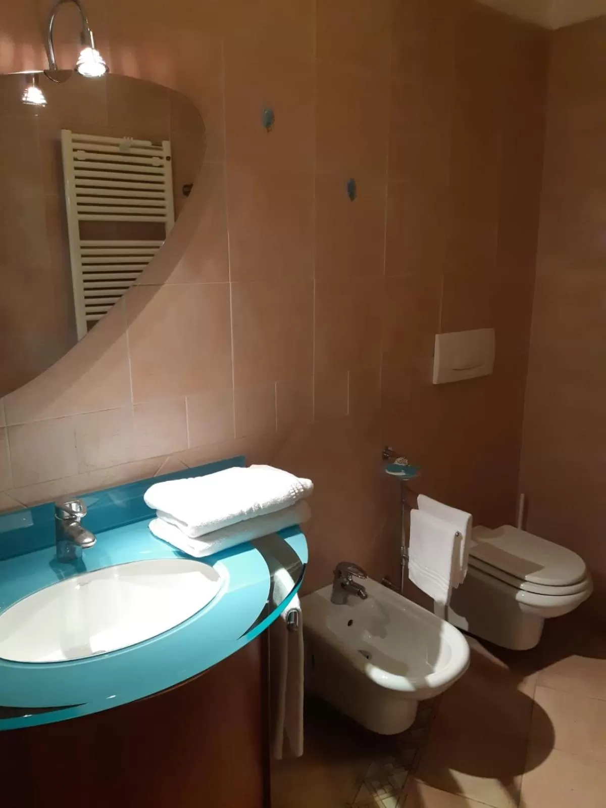 Bathroom in Gran Suite Piazza Maggiore - T&T communications