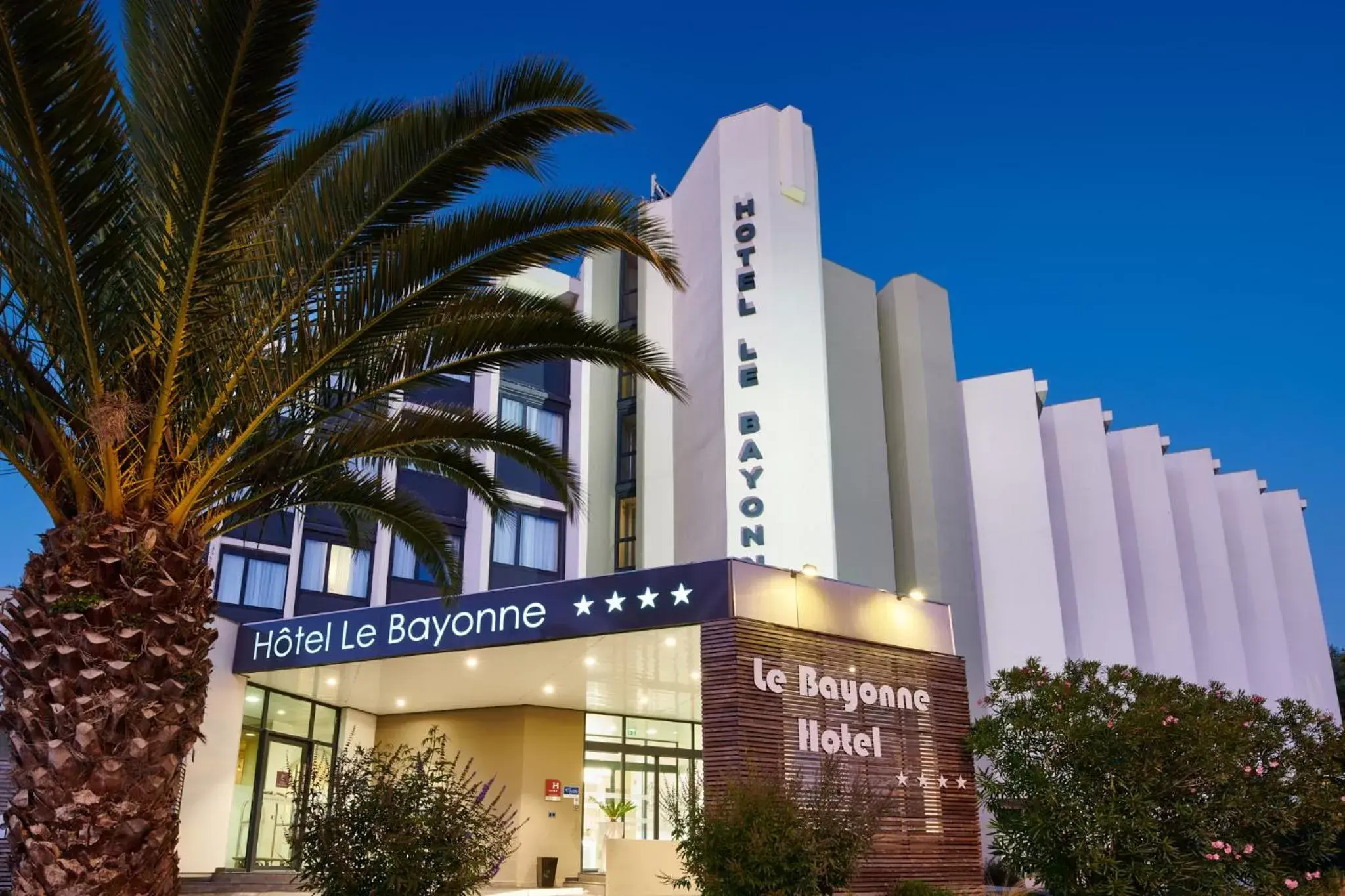 Property Building in Hôtel Le Bayonne